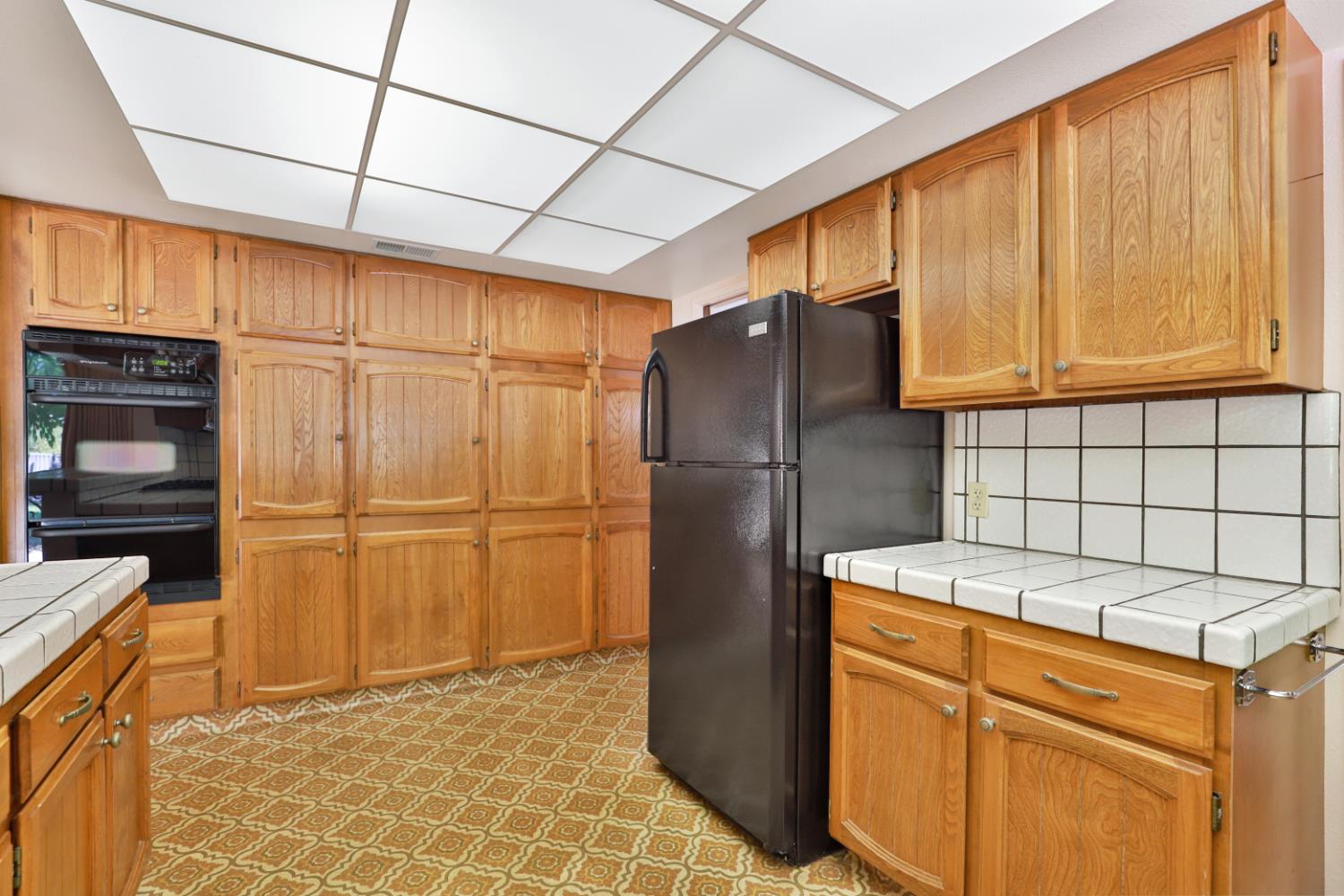 9695 Oak Leaf Way