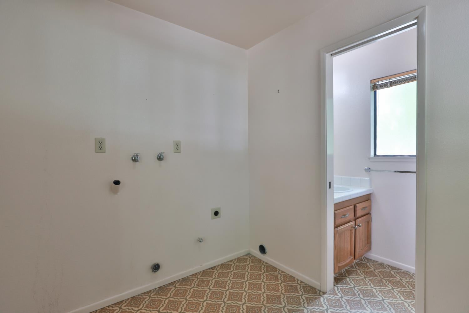 9695 Oak Leaf Way