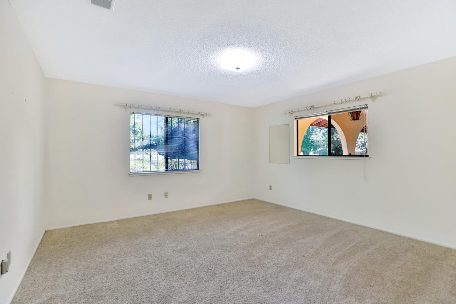 9695 Oak Leaf Way