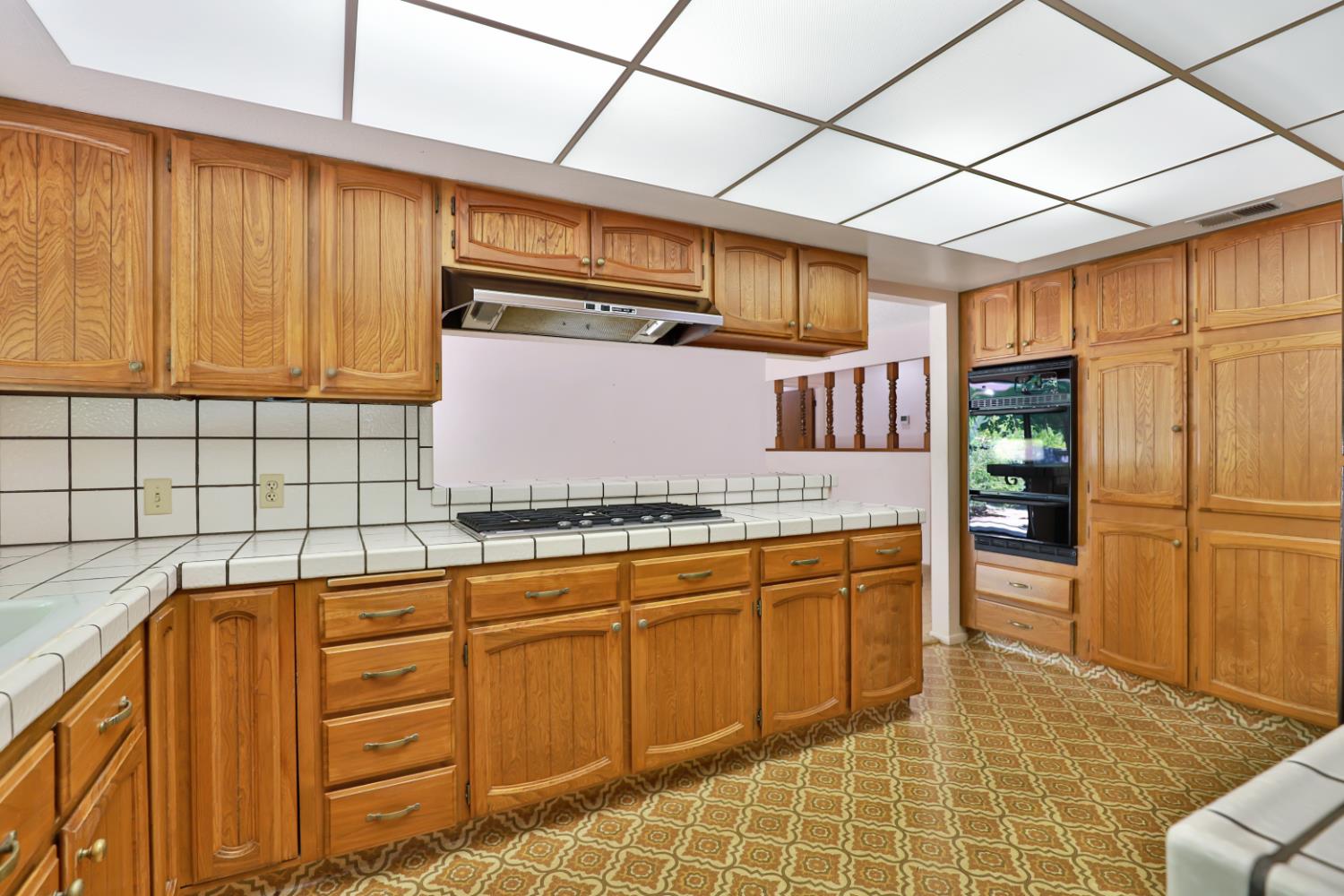 9695 Oak Leaf Way