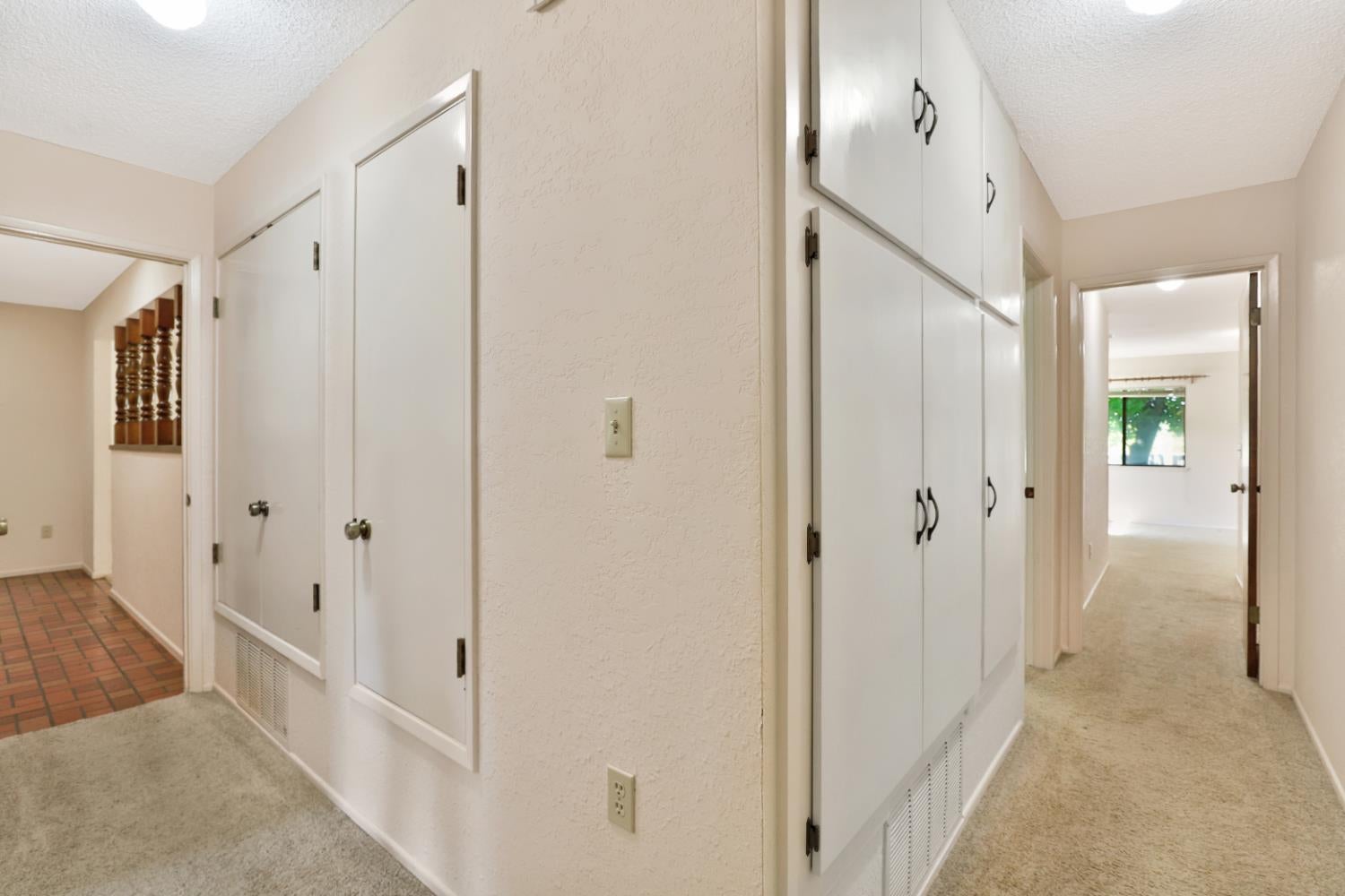 9695 Oak Leaf Way