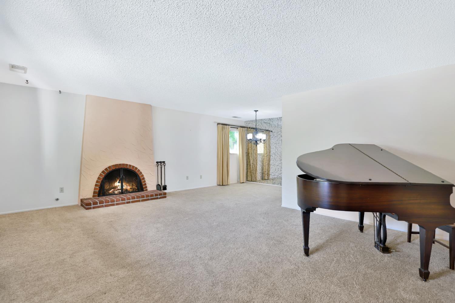 9695 Oak Leaf Way