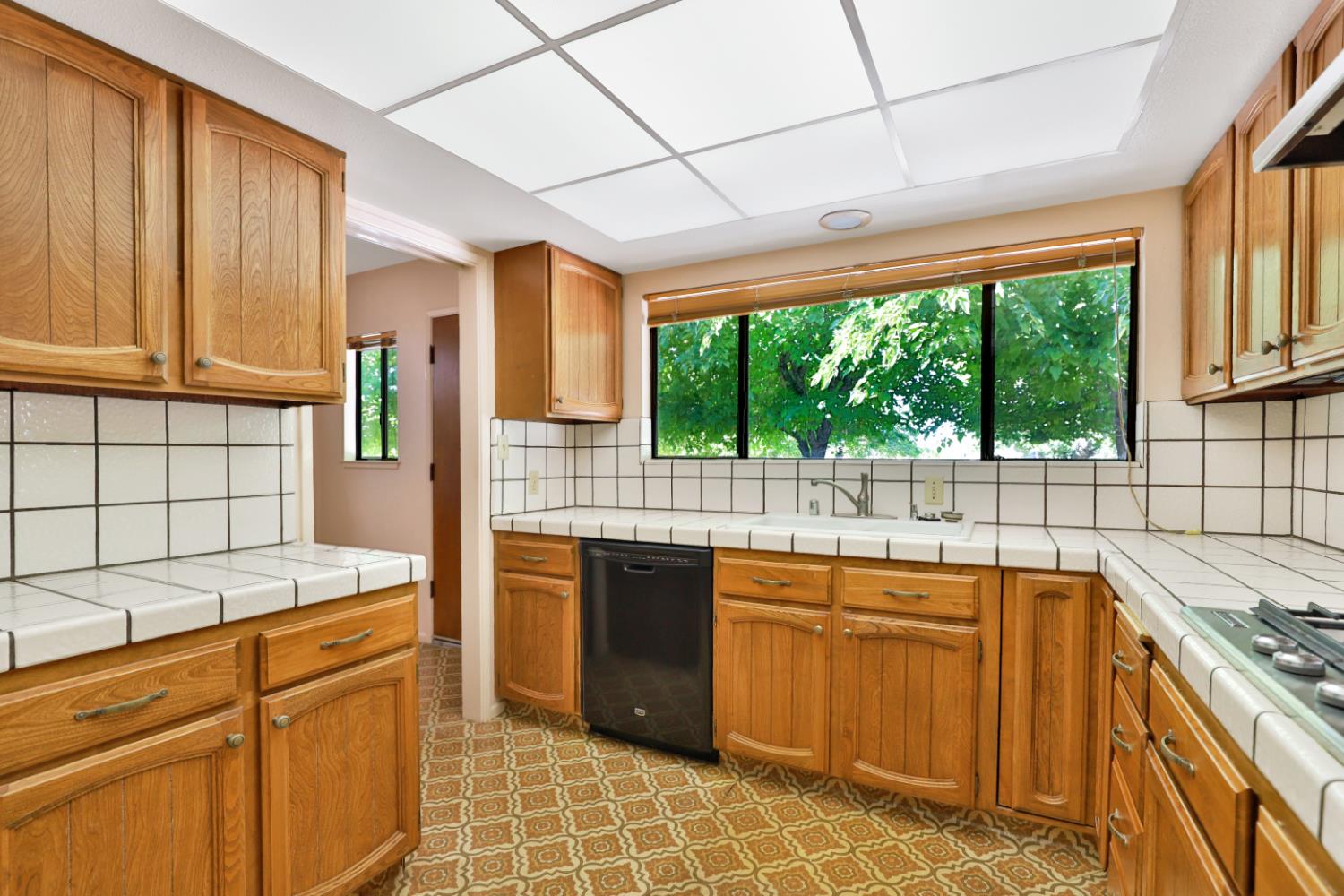 9695 Oak Leaf Way