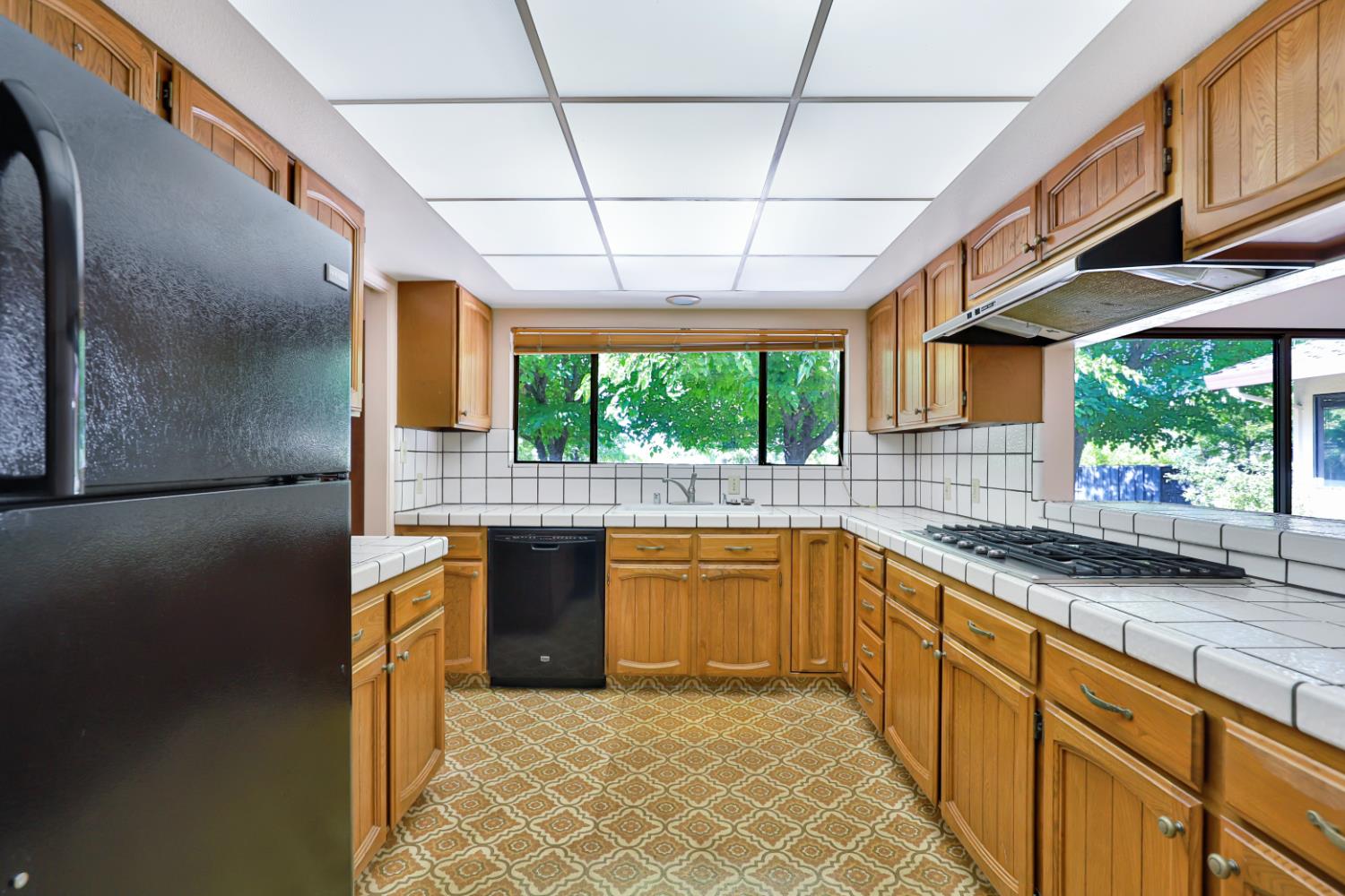 9695 Oak Leaf Way