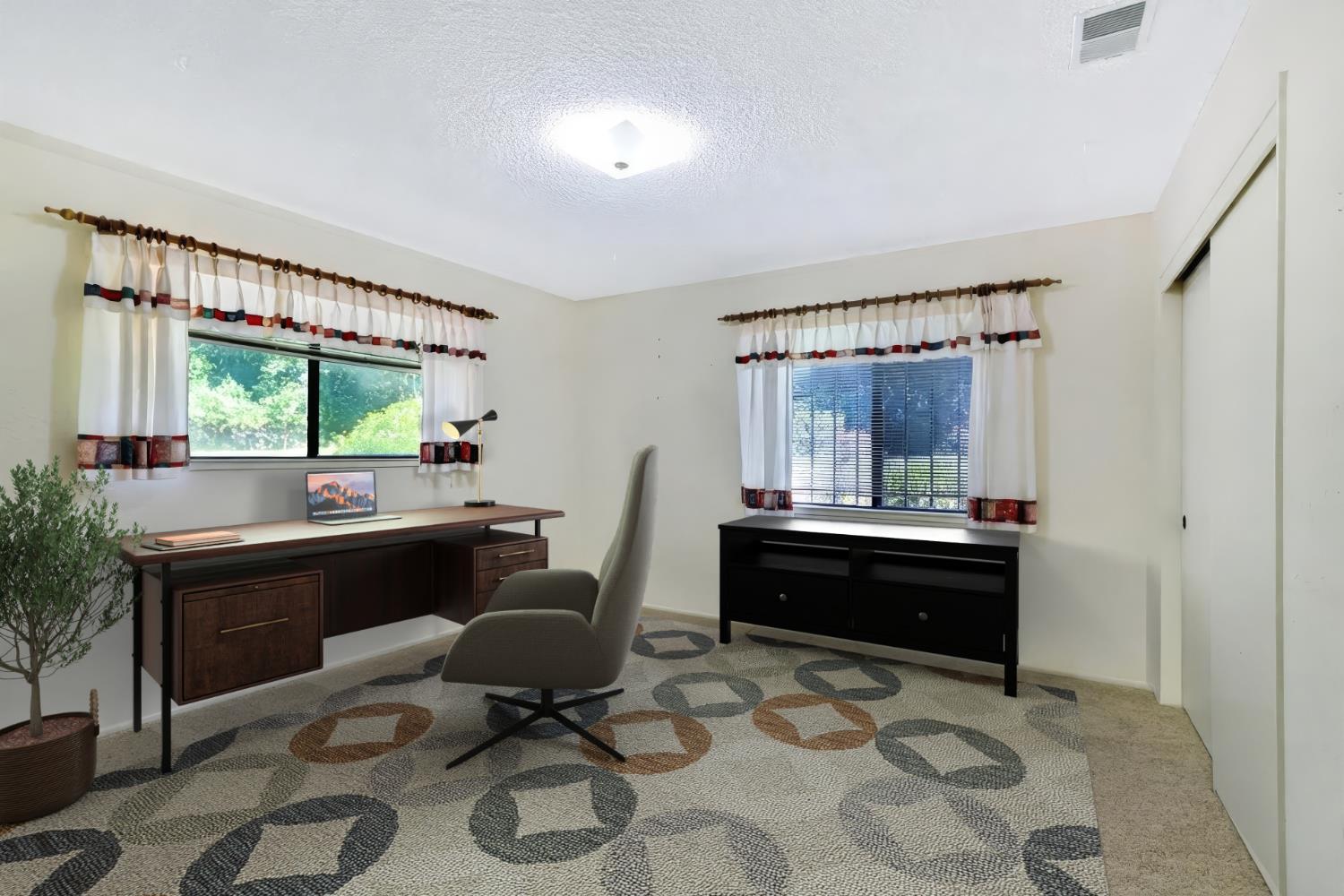 9695 Oak Leaf Way