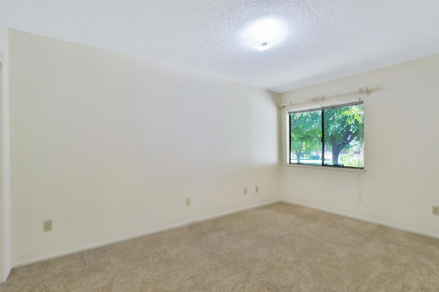 9695 Oak Leaf Way