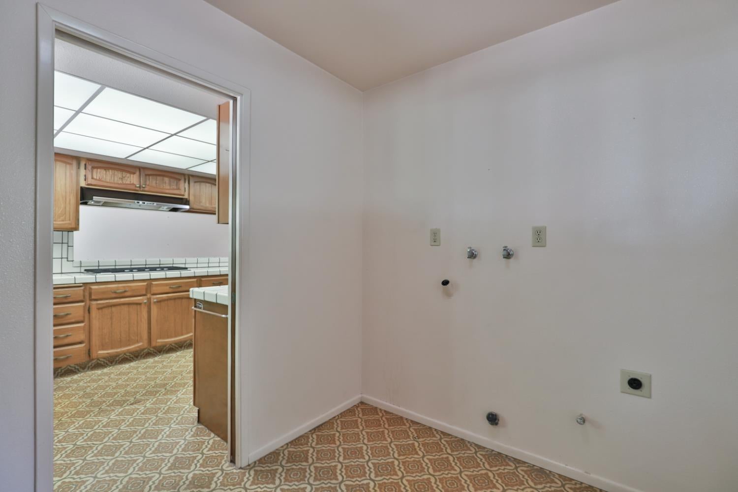 9695 Oak Leaf Way