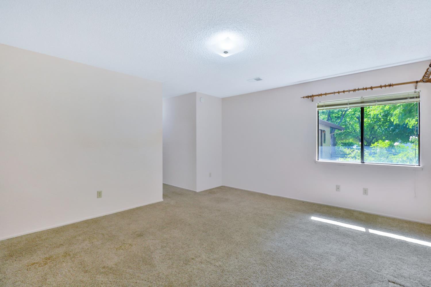 9695 Oak Leaf Way