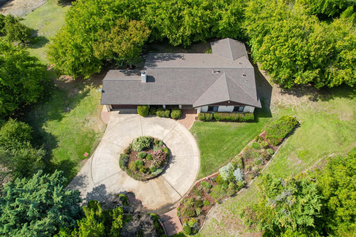 9695 Oak Leaf Way