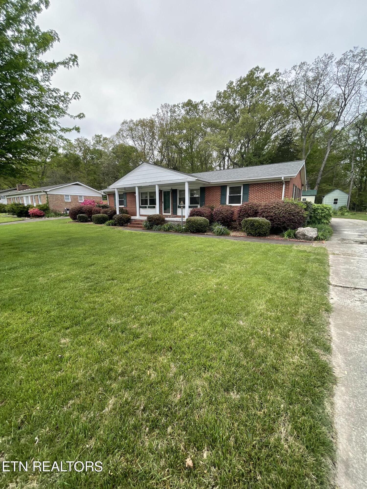 1504 Ridgeway Circle