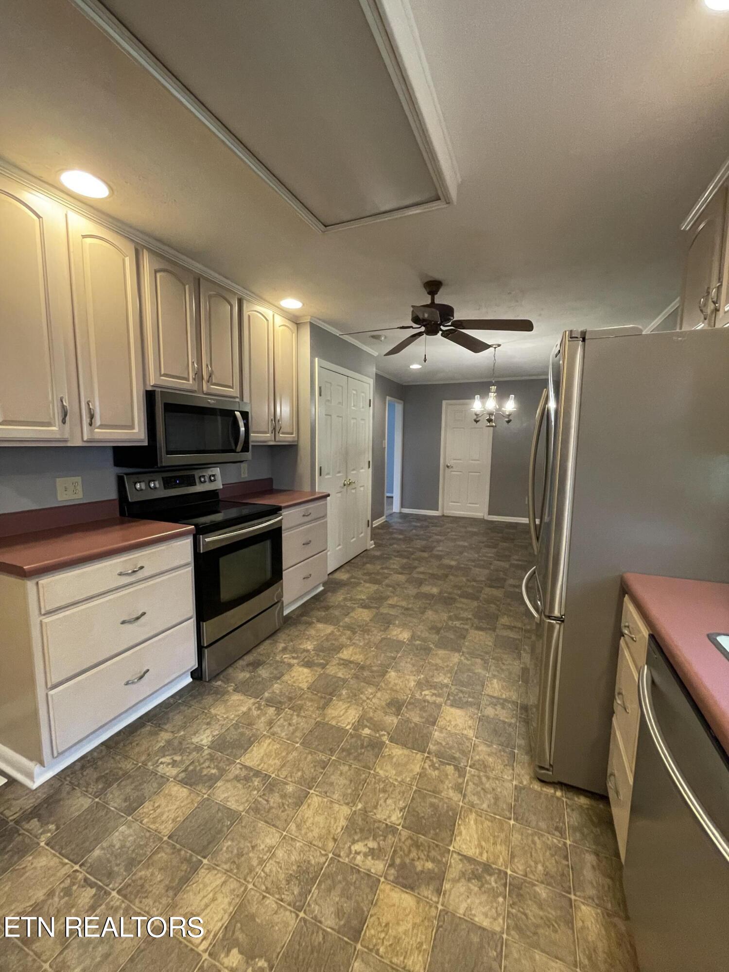 1504 Ridgeway Circle