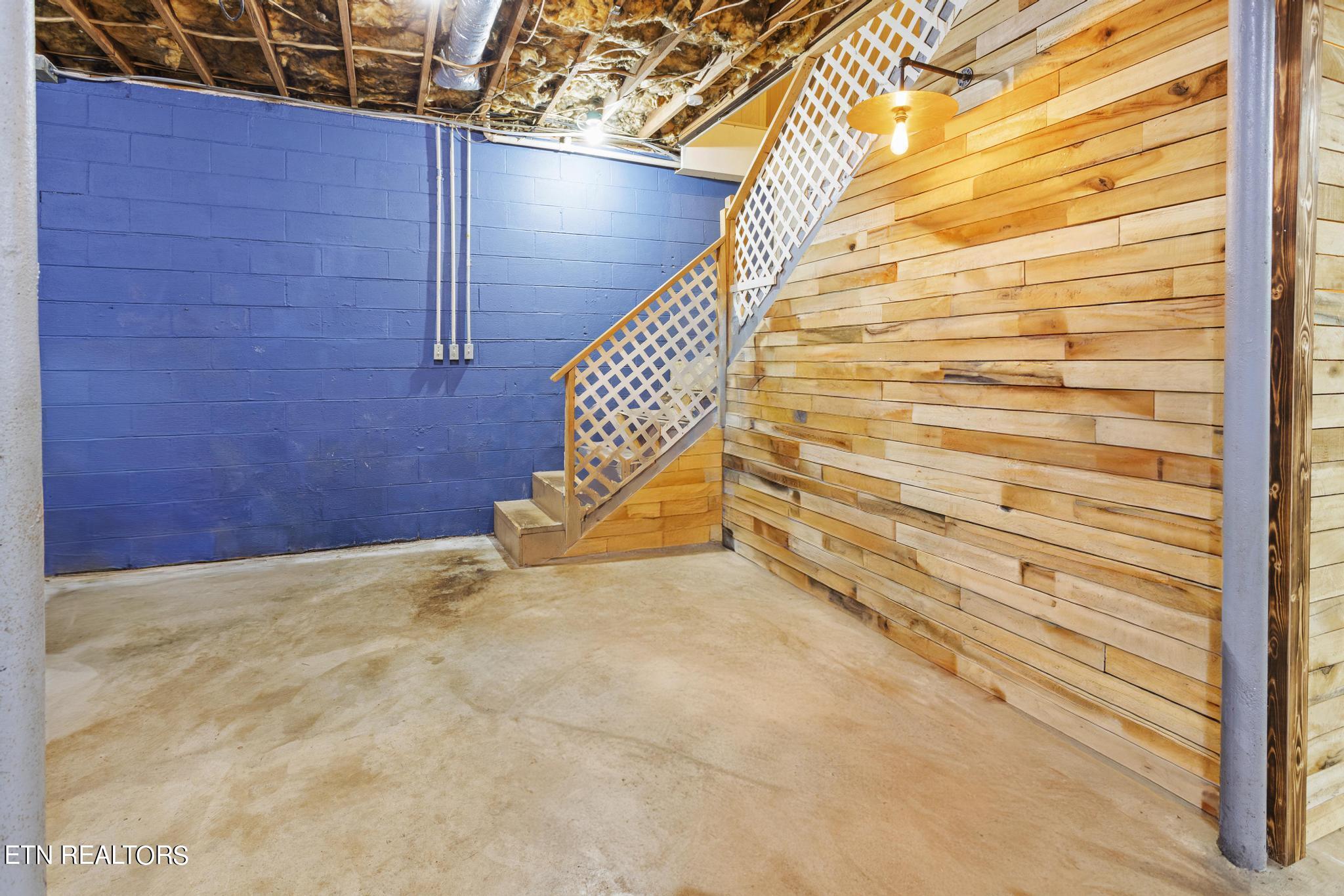 404 Hillcrest Drive
