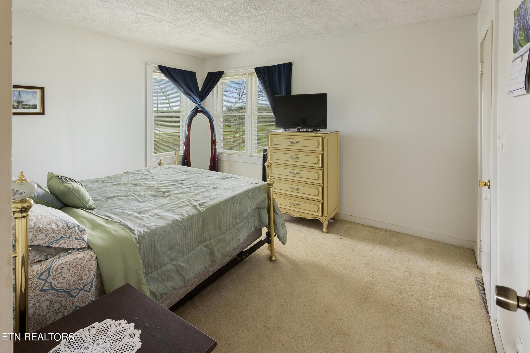 7049 Highway 127N