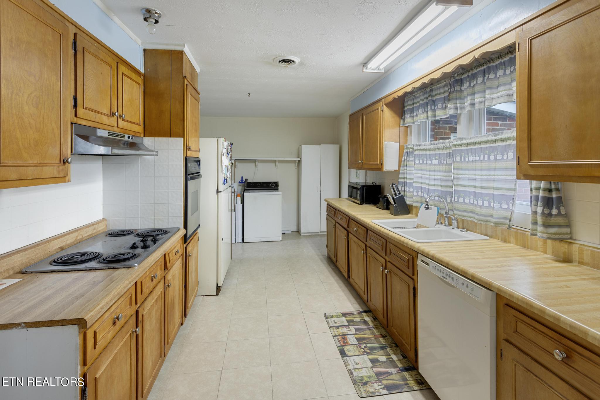 7049 Highway 127N