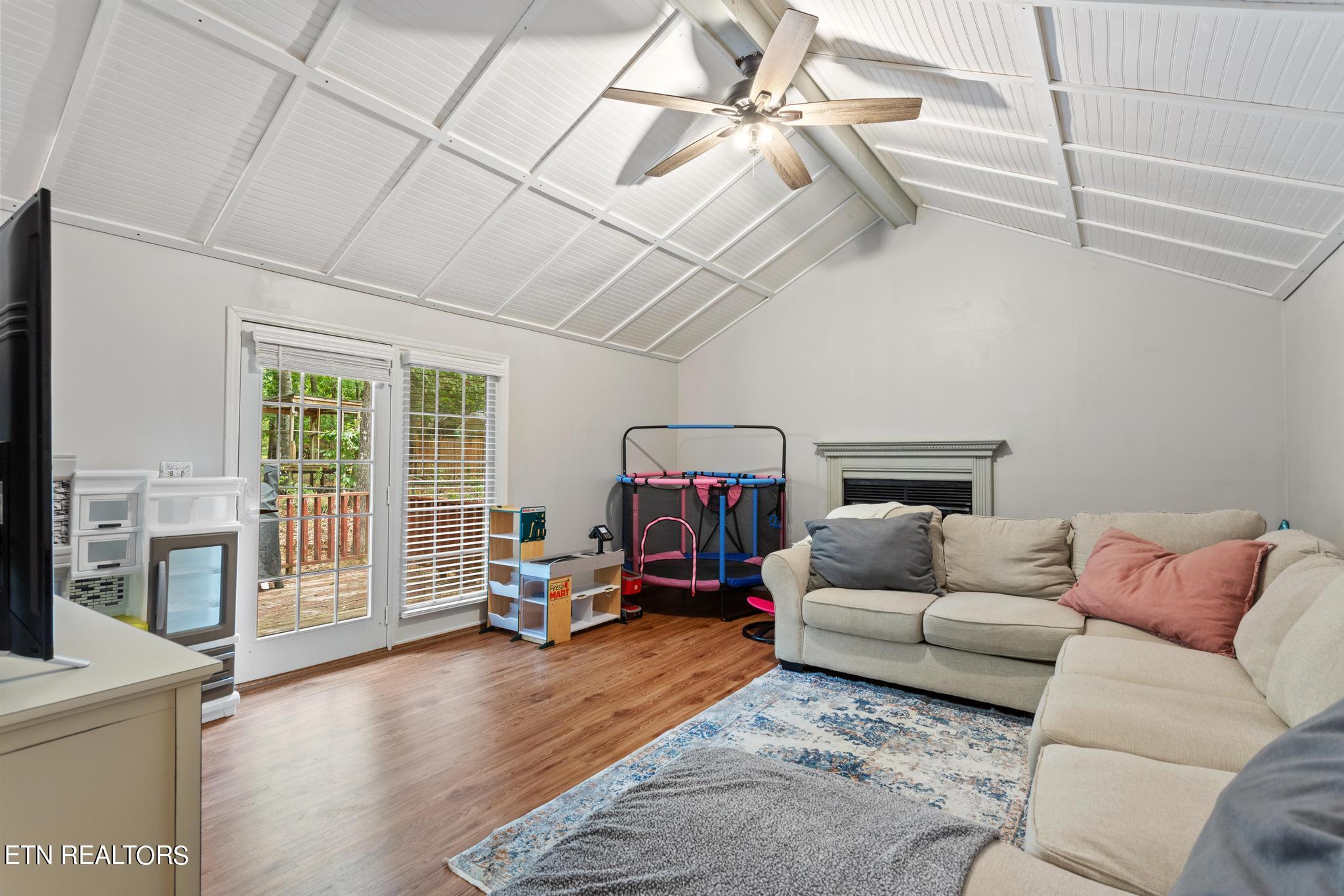 5047 Hunter Village Drive