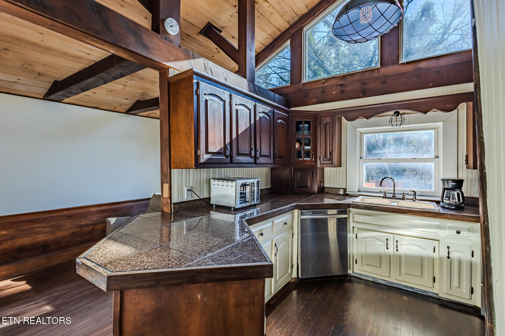 909 Brentwood Drive