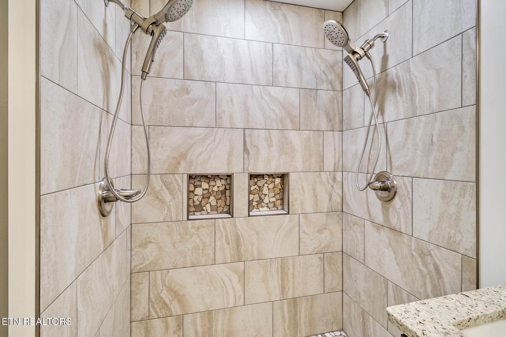 851 Riverchase Tr