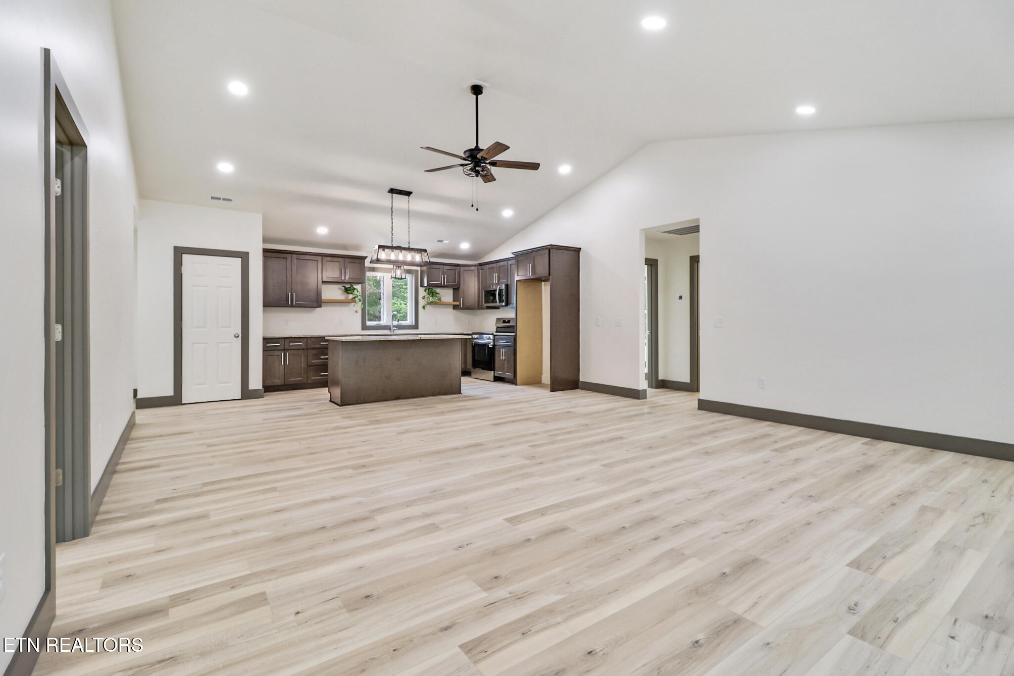 851 Riverchase Tr