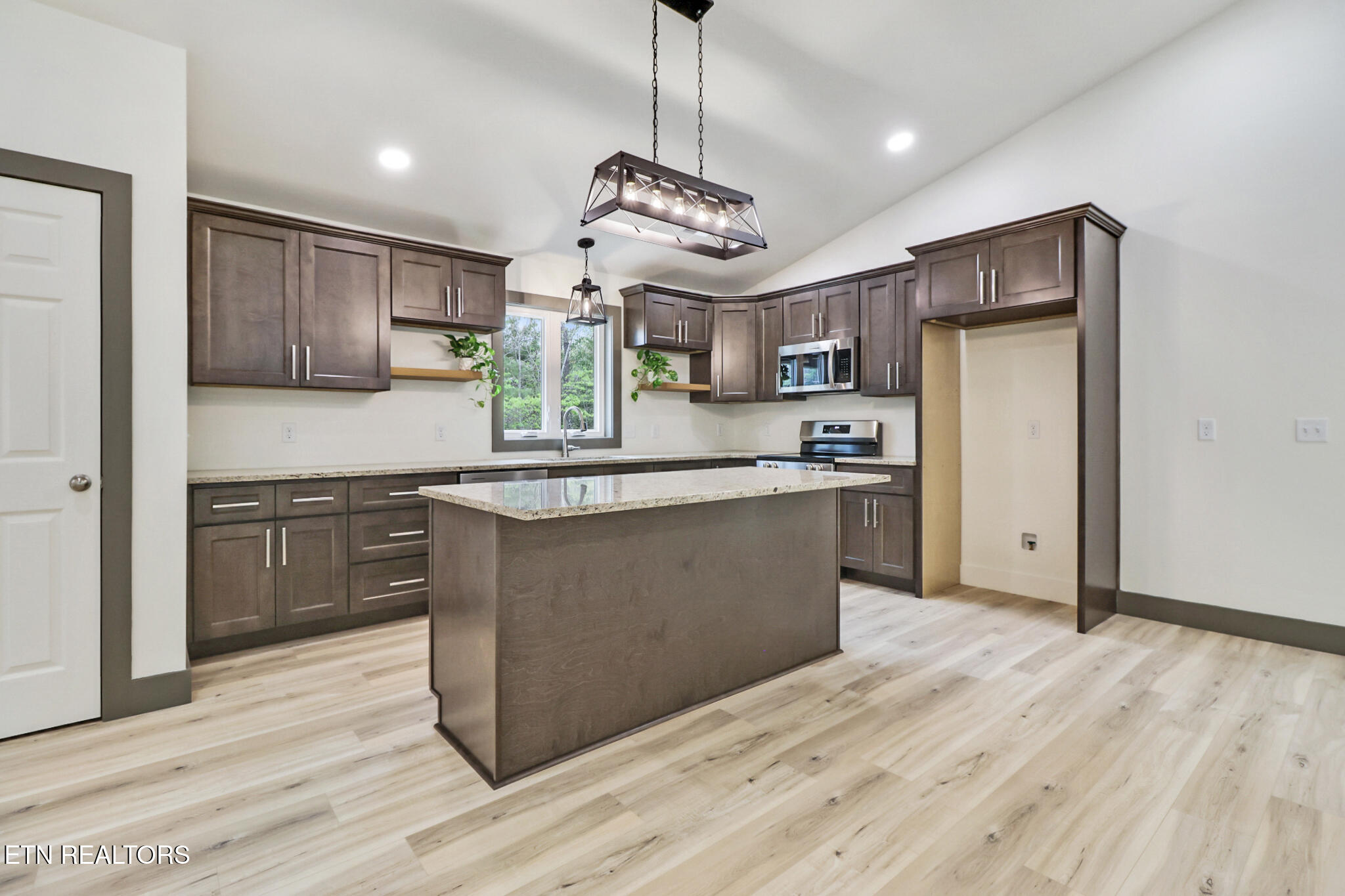 851 Riverchase Tr