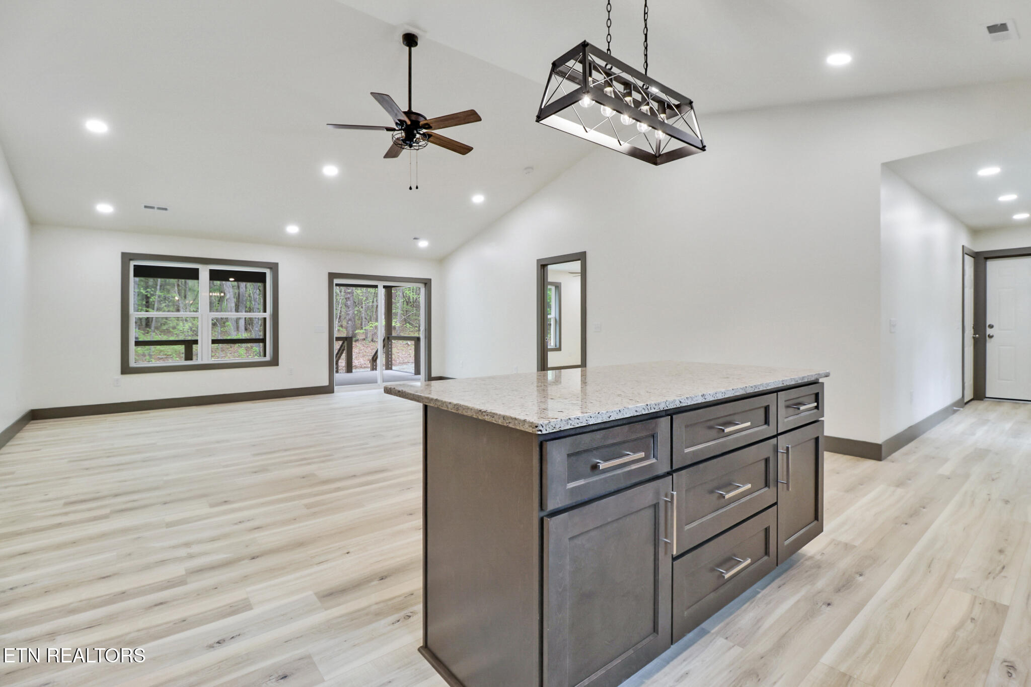 851 Riverchase Tr