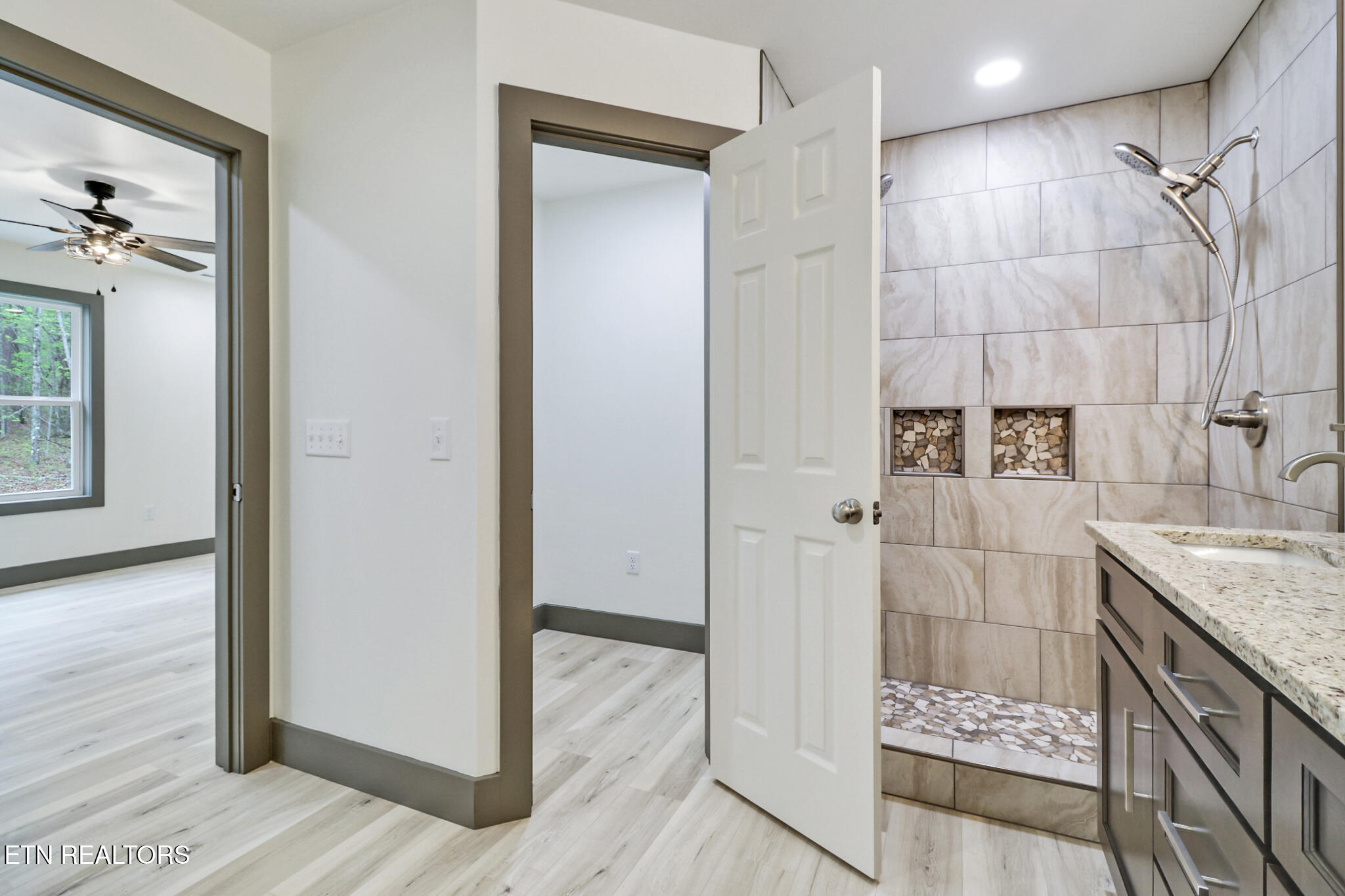 851 Riverchase Tr