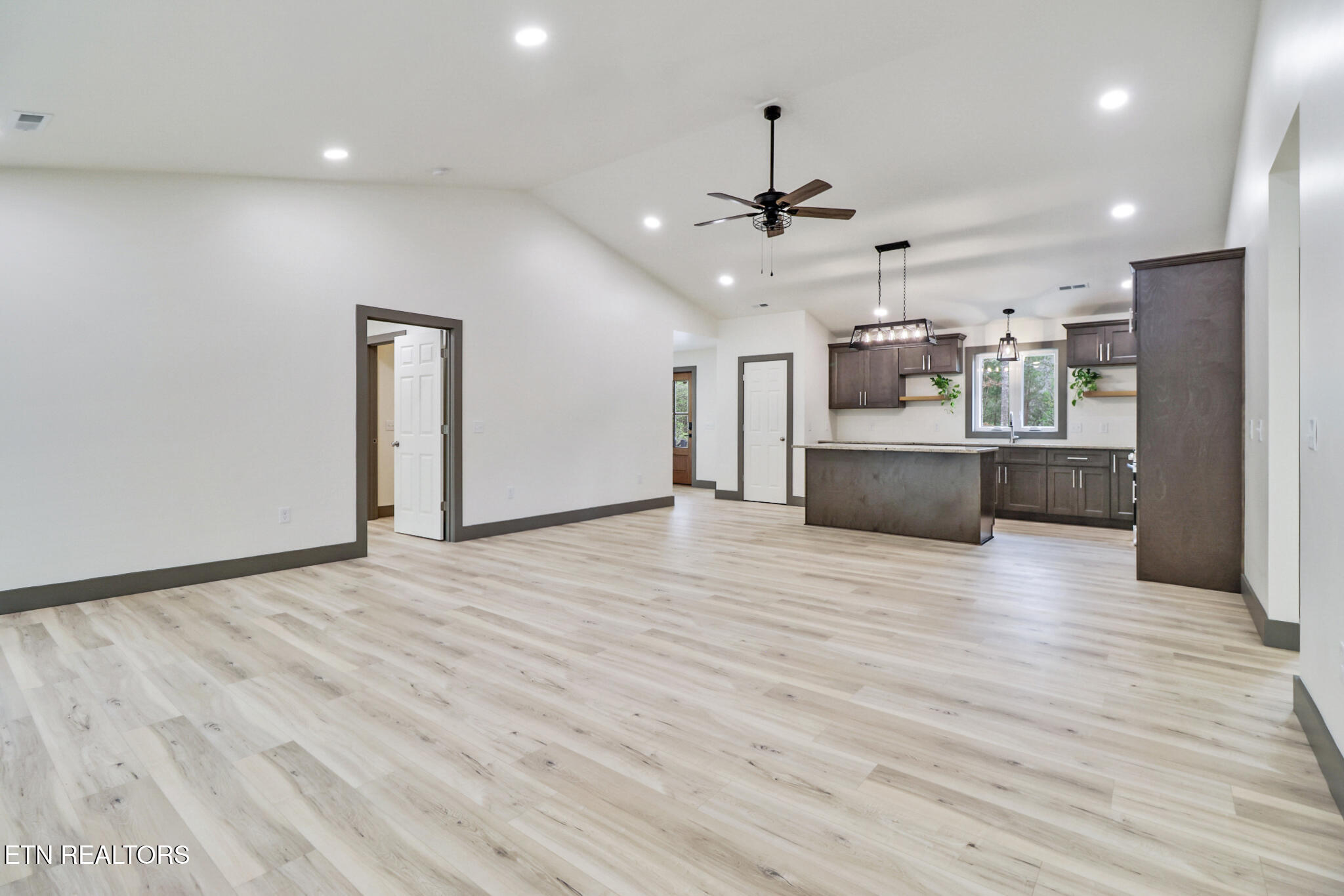 851 Riverchase Tr