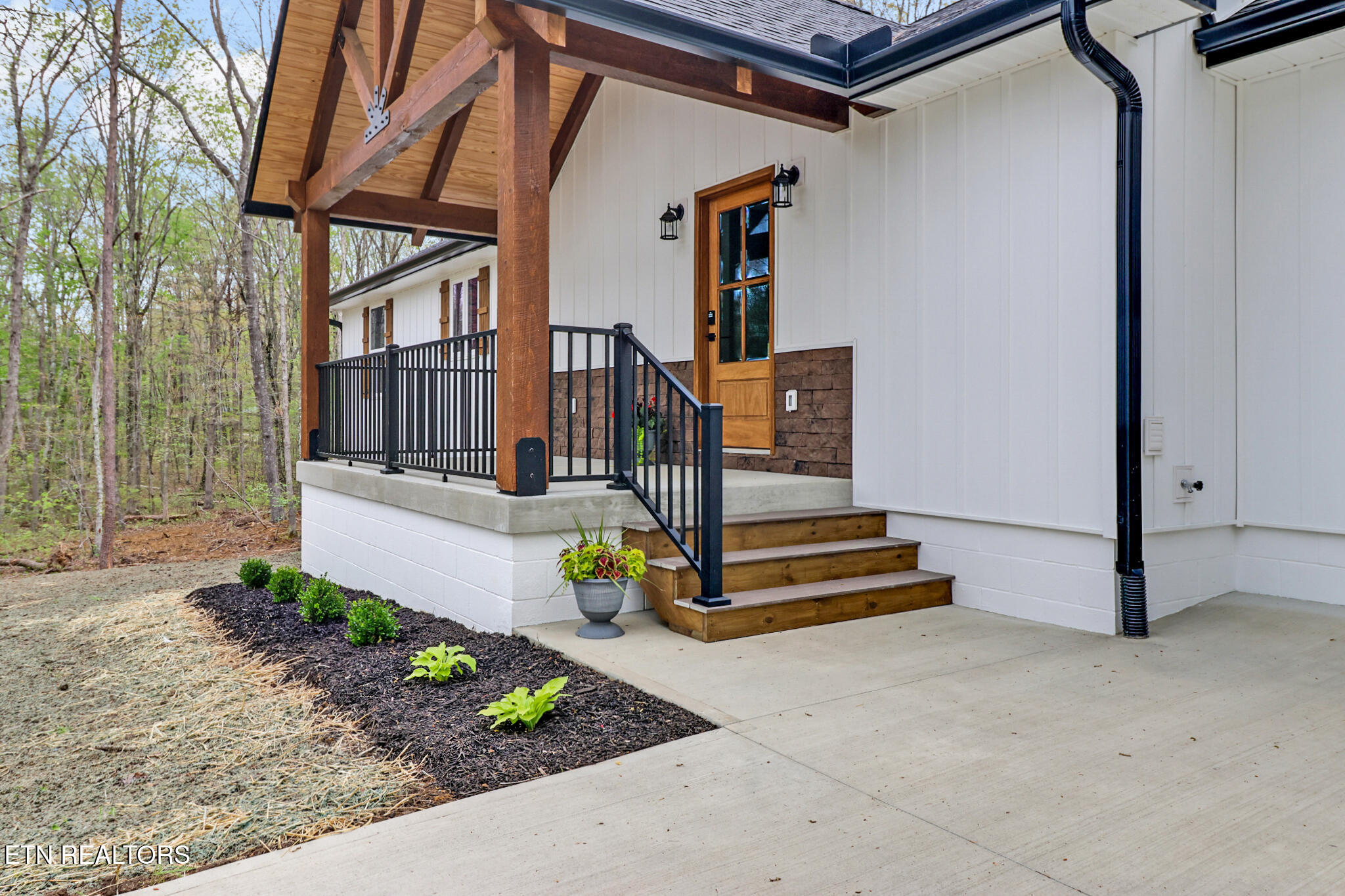 851 Riverchase Tr