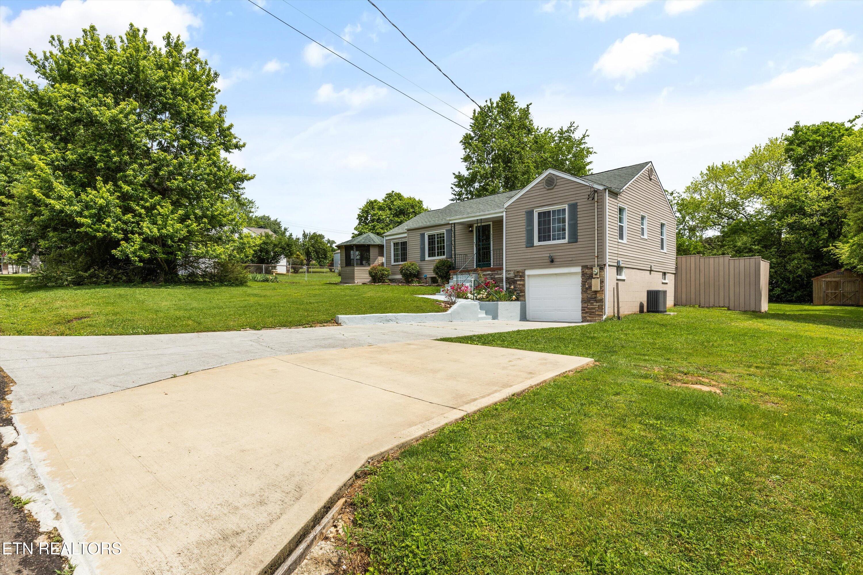 6202 Thomas Rd