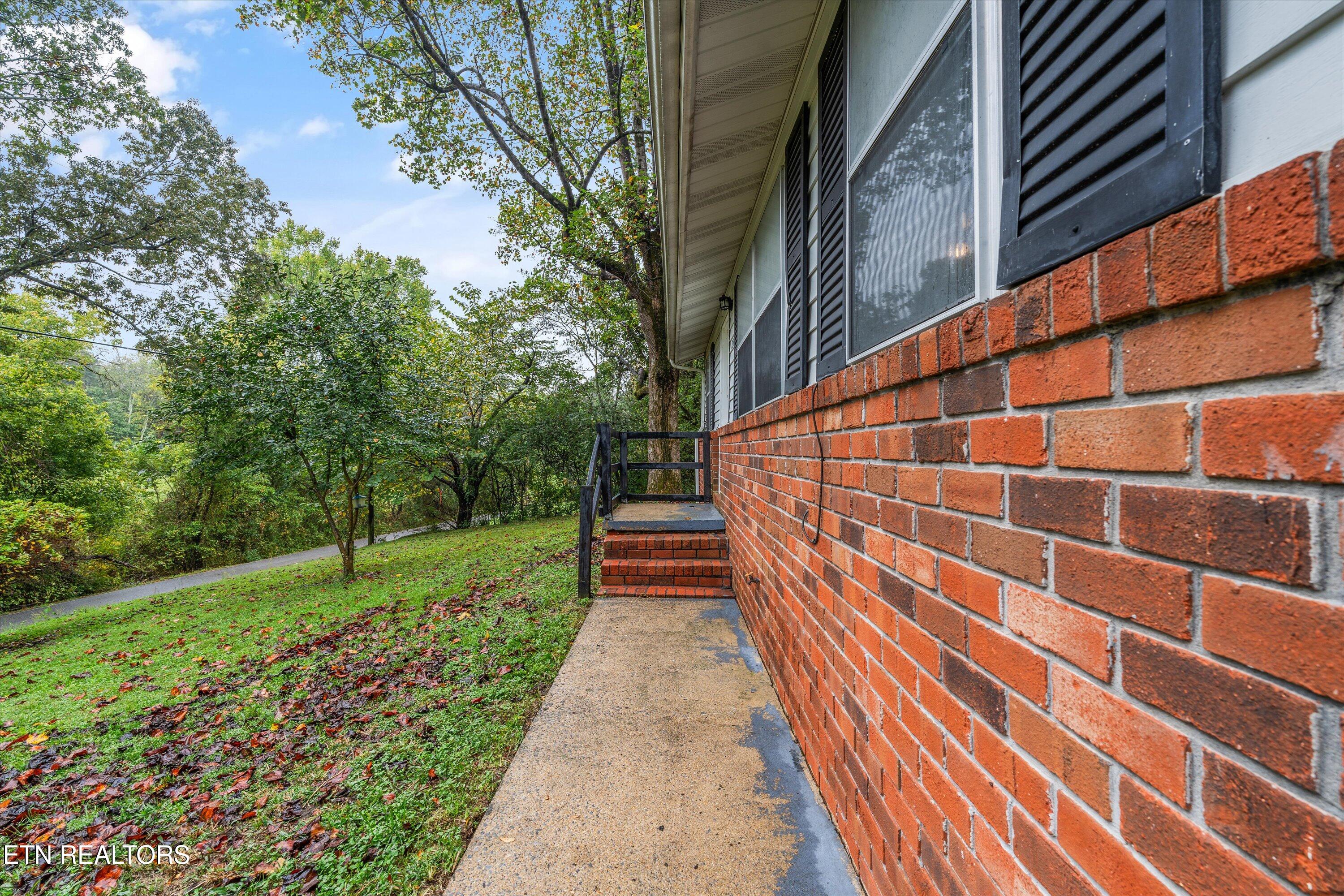 235 Five Points Rd