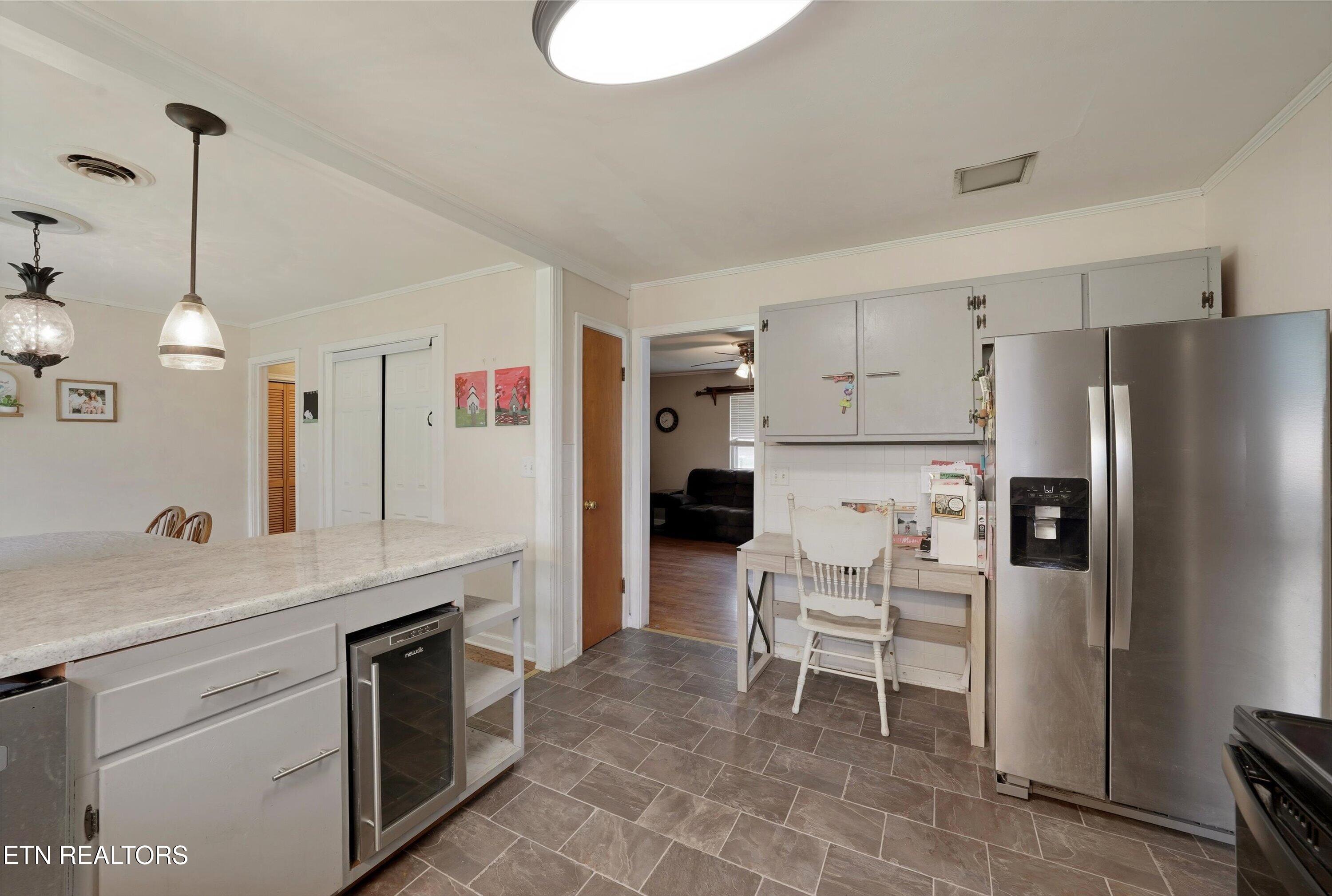 194 Meadowview Lane