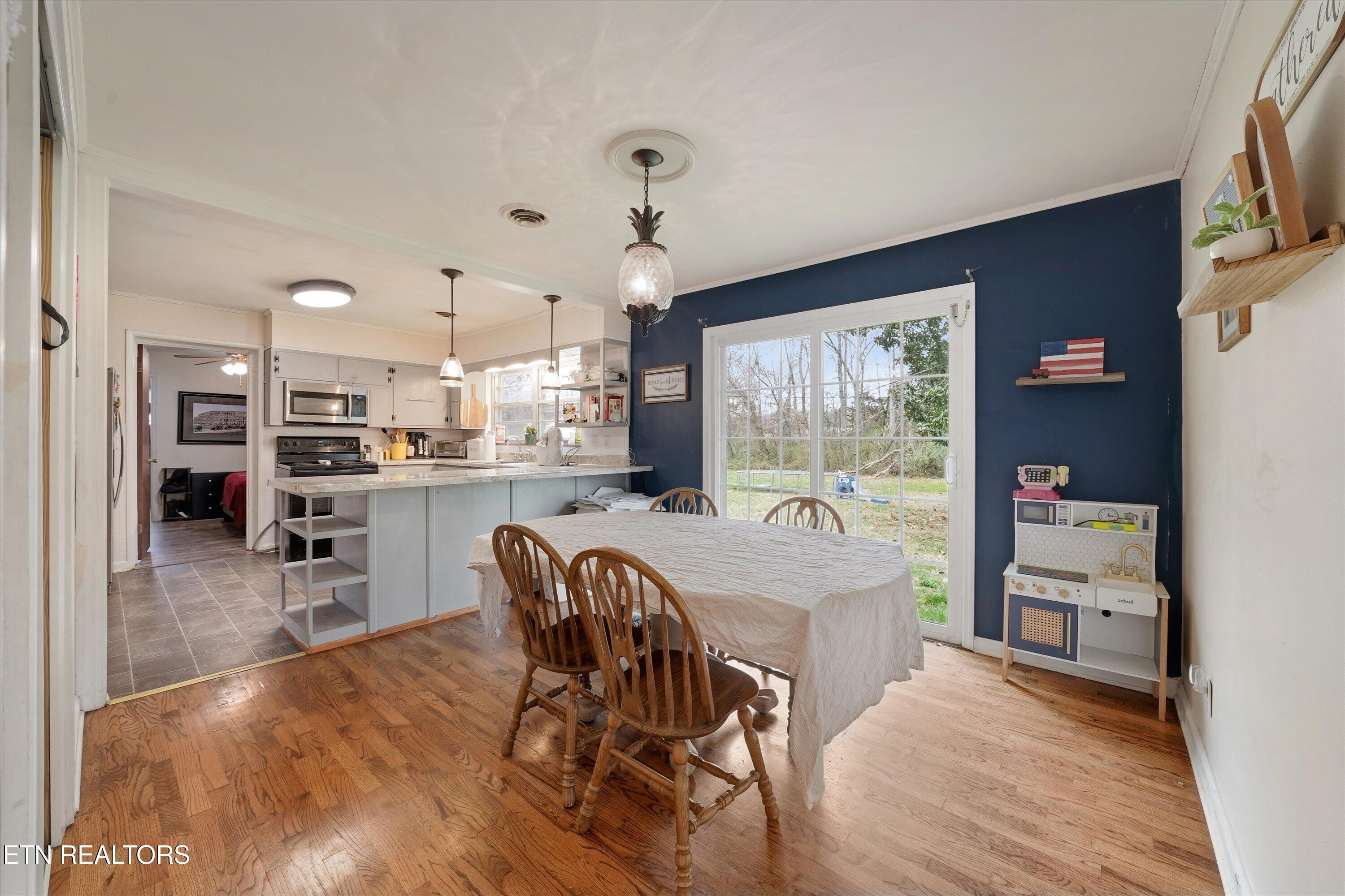 194 Meadowview Lane