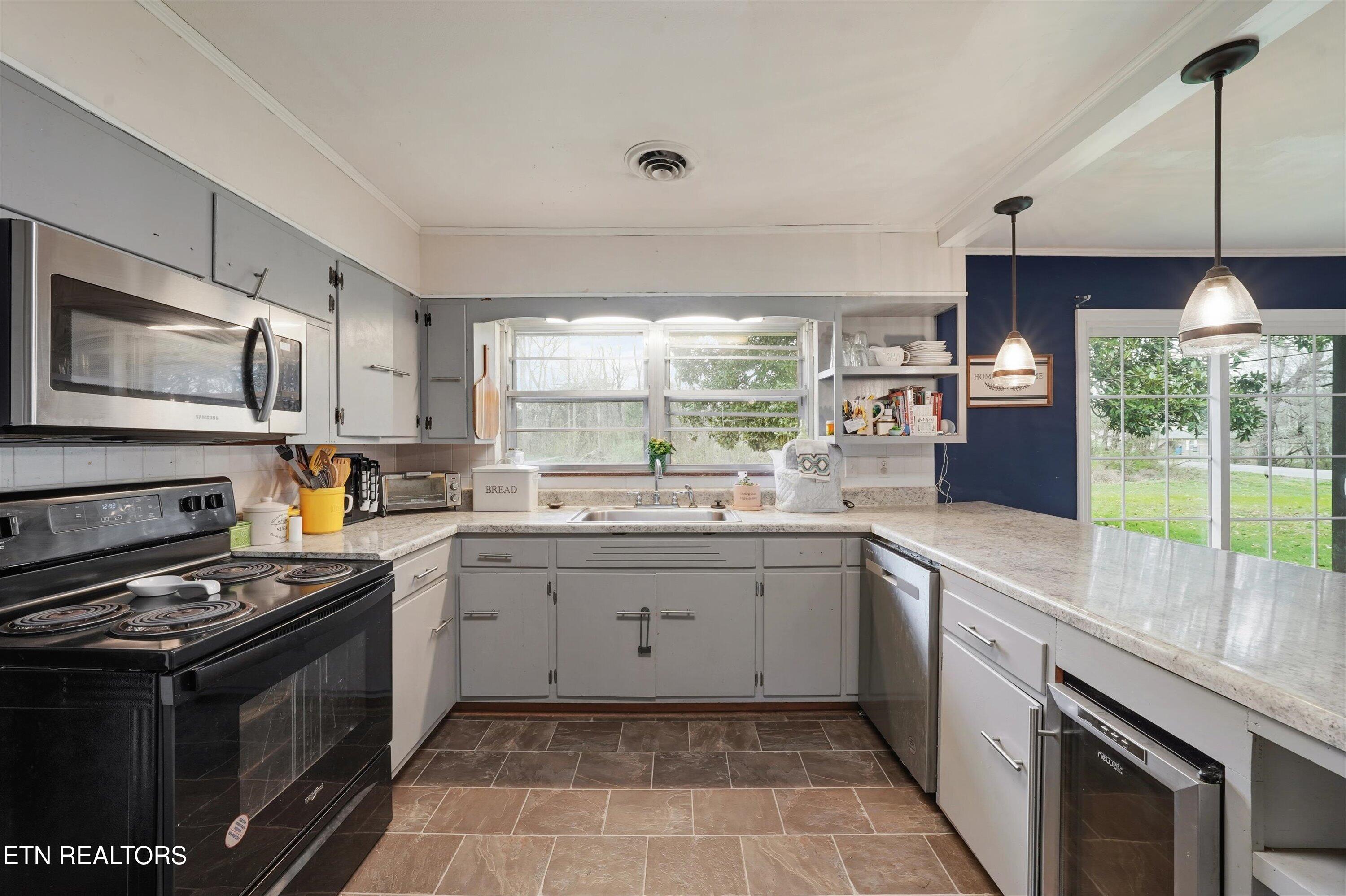 194 Meadowview Lane