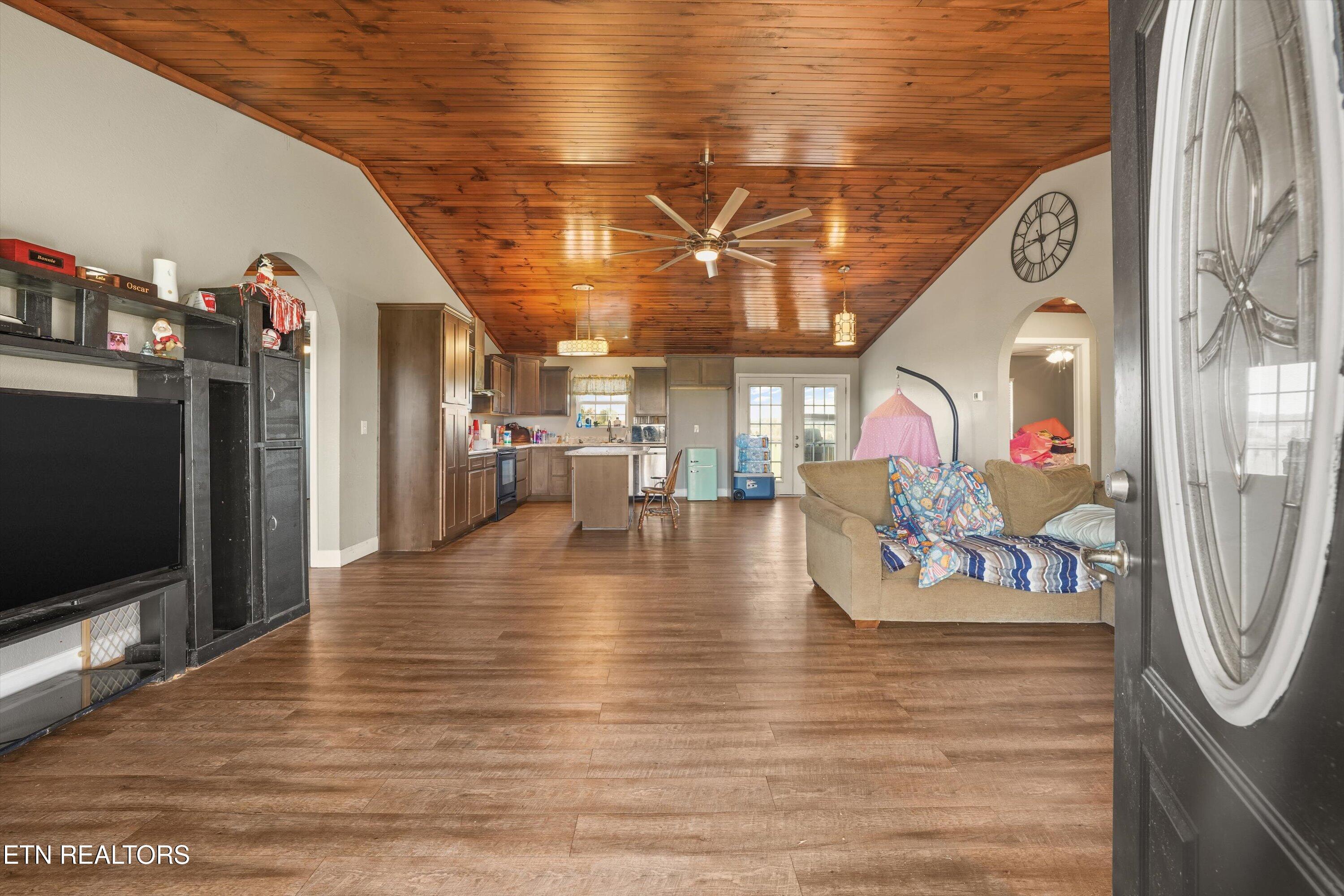 935 Oakland Rd