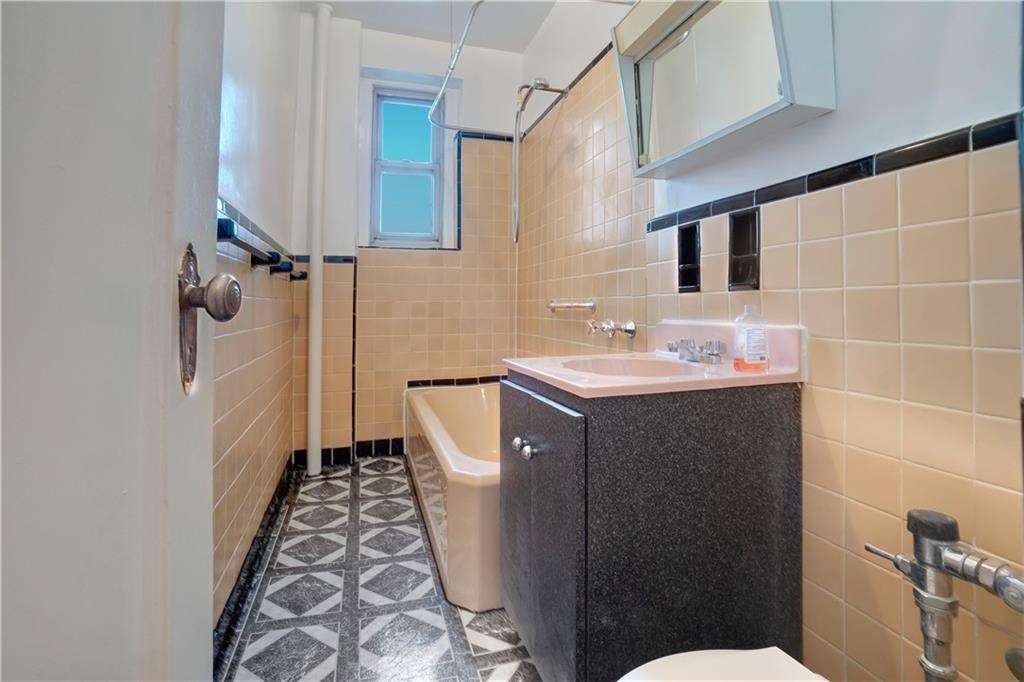 1560 East 18th Street 5A