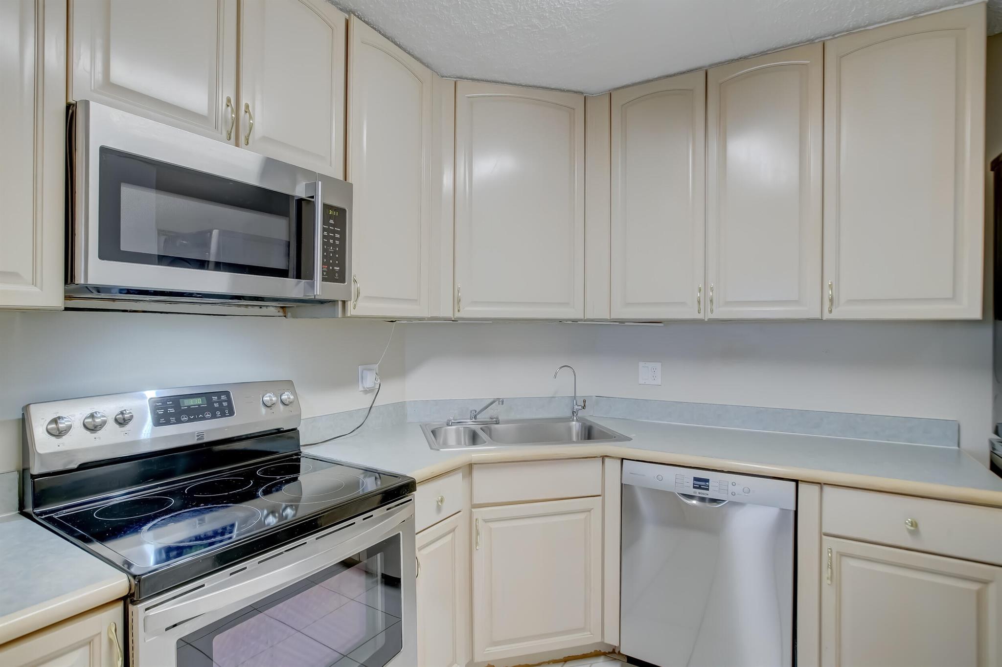 3301 Spanish Moss Terrace 607