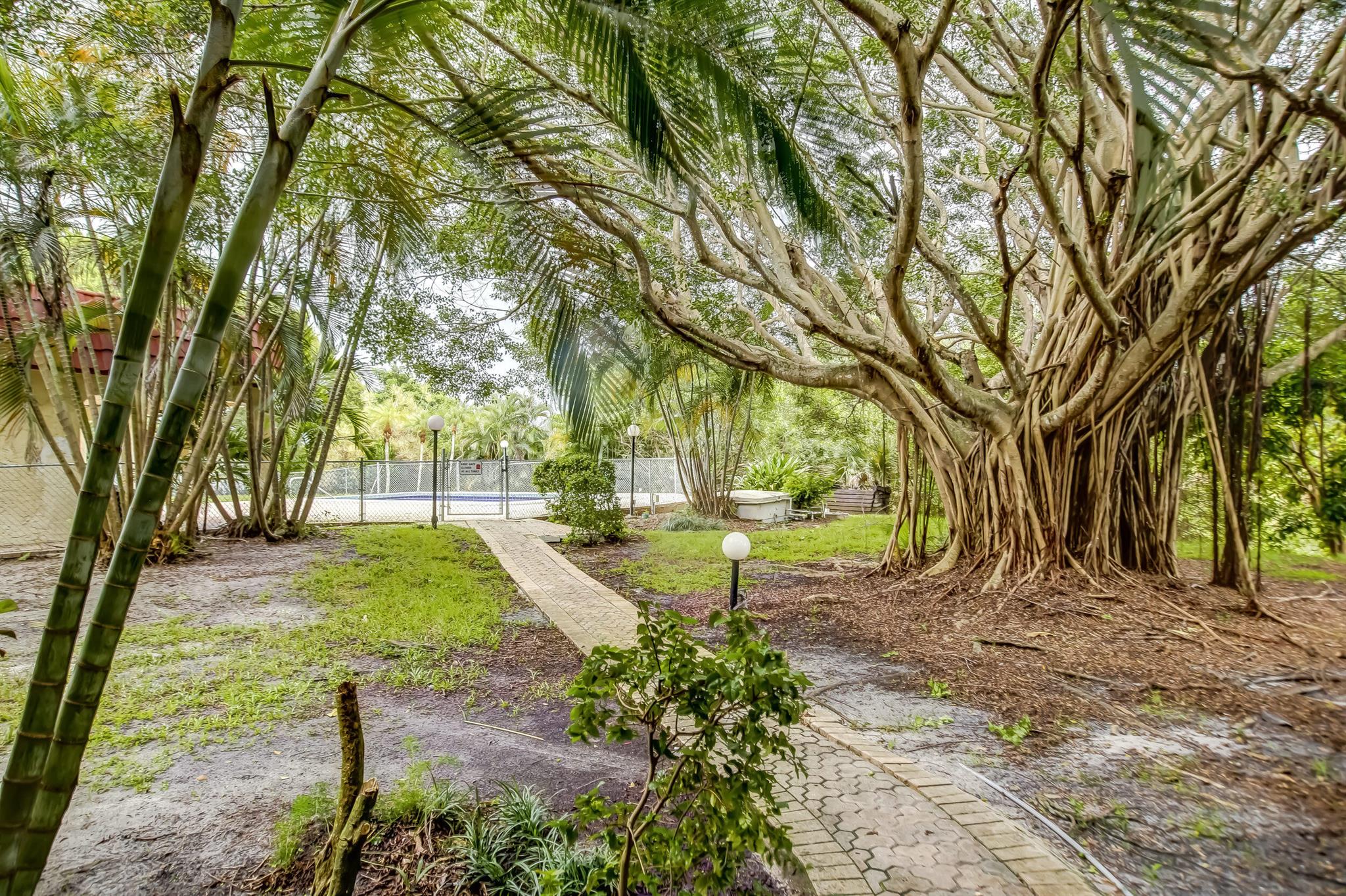 3301 Spanish Moss Terrace 607