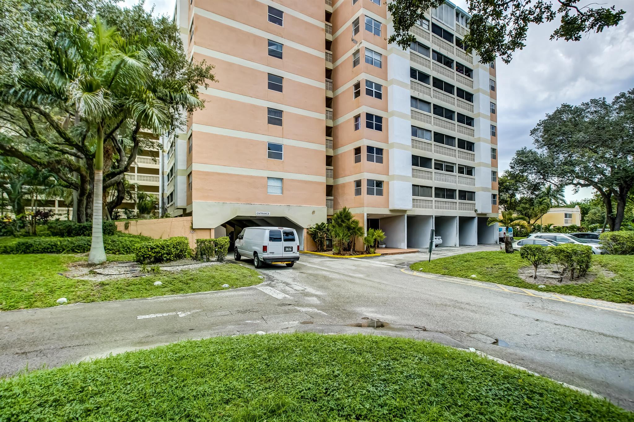 3301 Spanish Moss Terrace 607