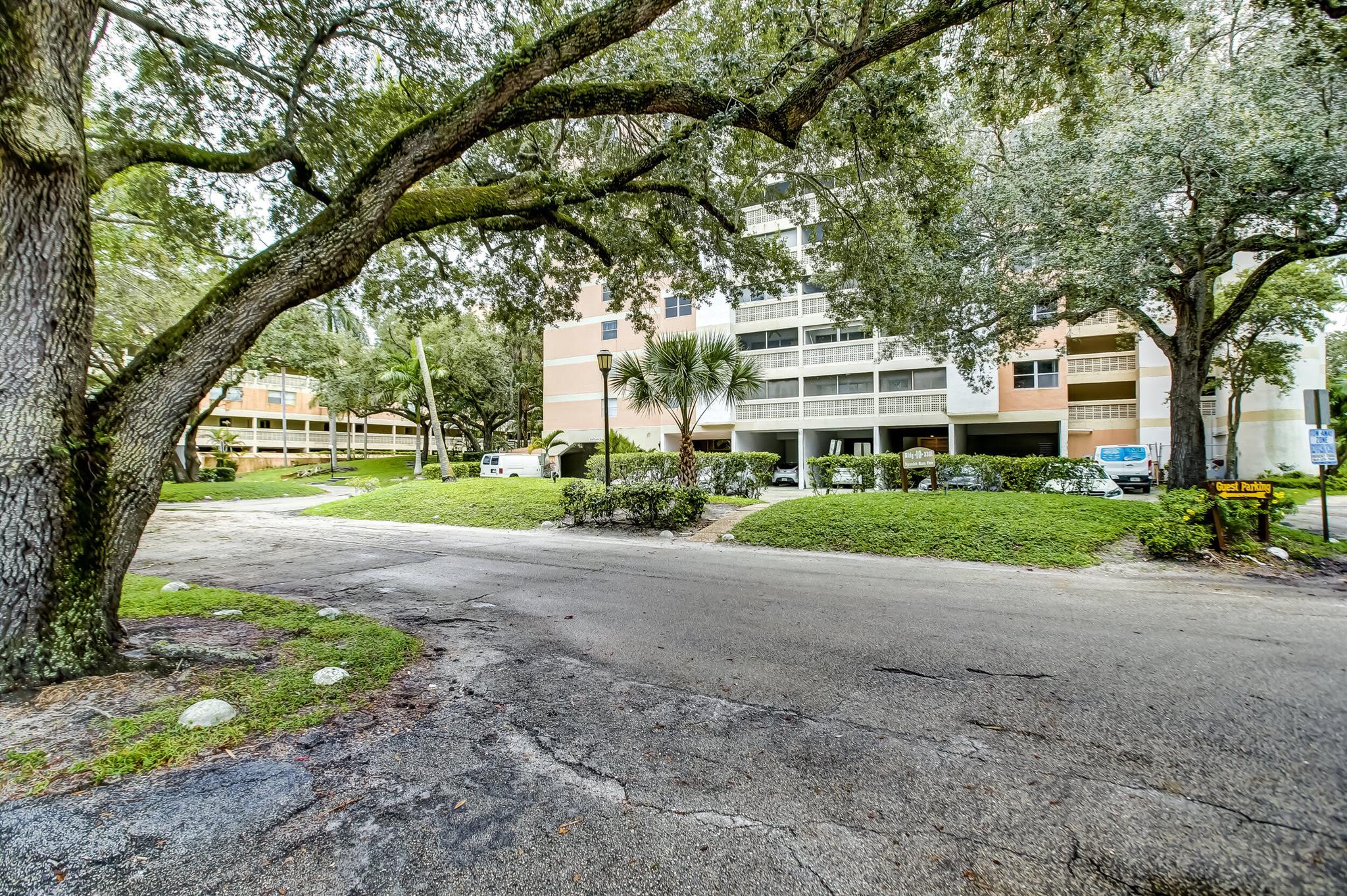 3301 Spanish Moss Terrace 607