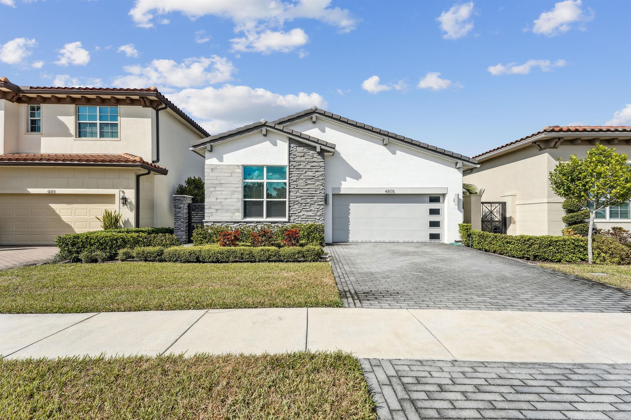 4805 Saddle Ranch Road