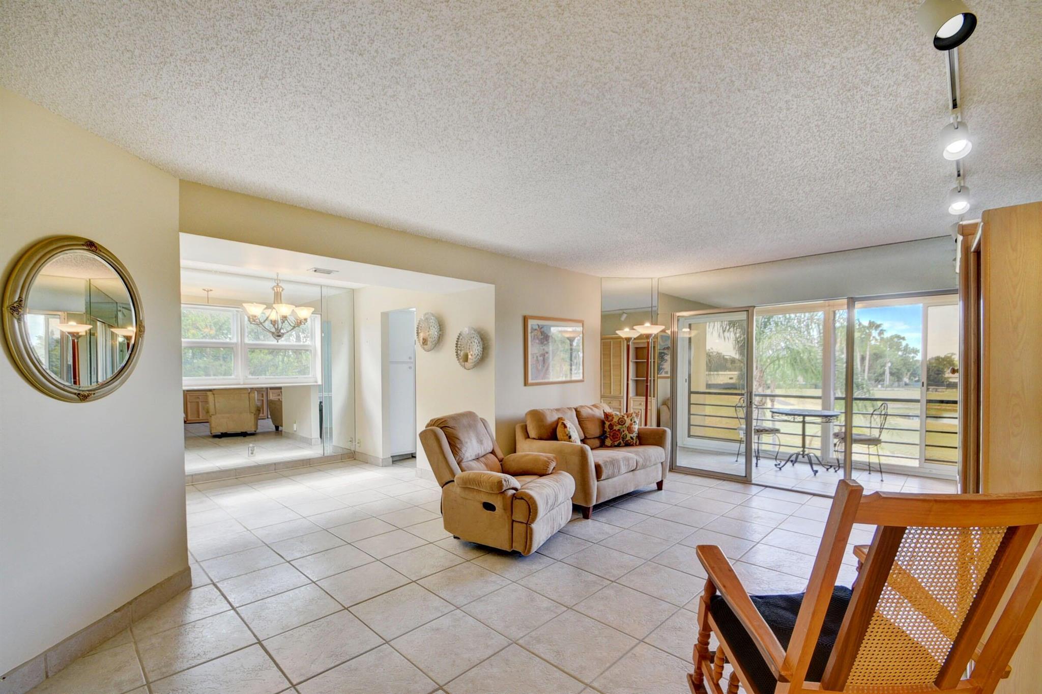 3959 Via Poinciana 301