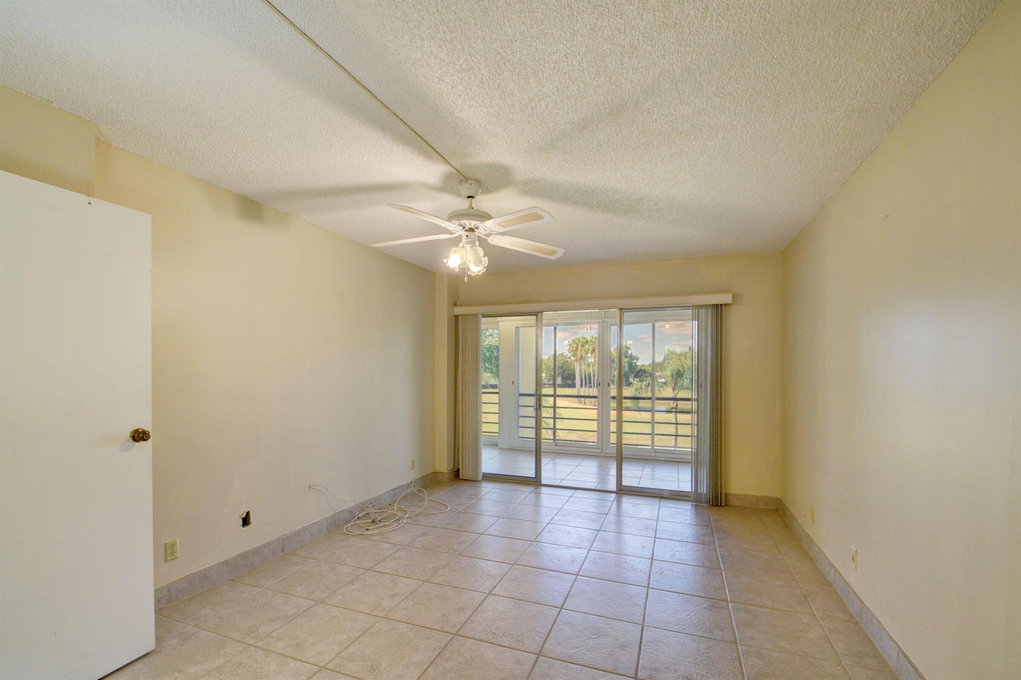 3959 Via Poinciana 301