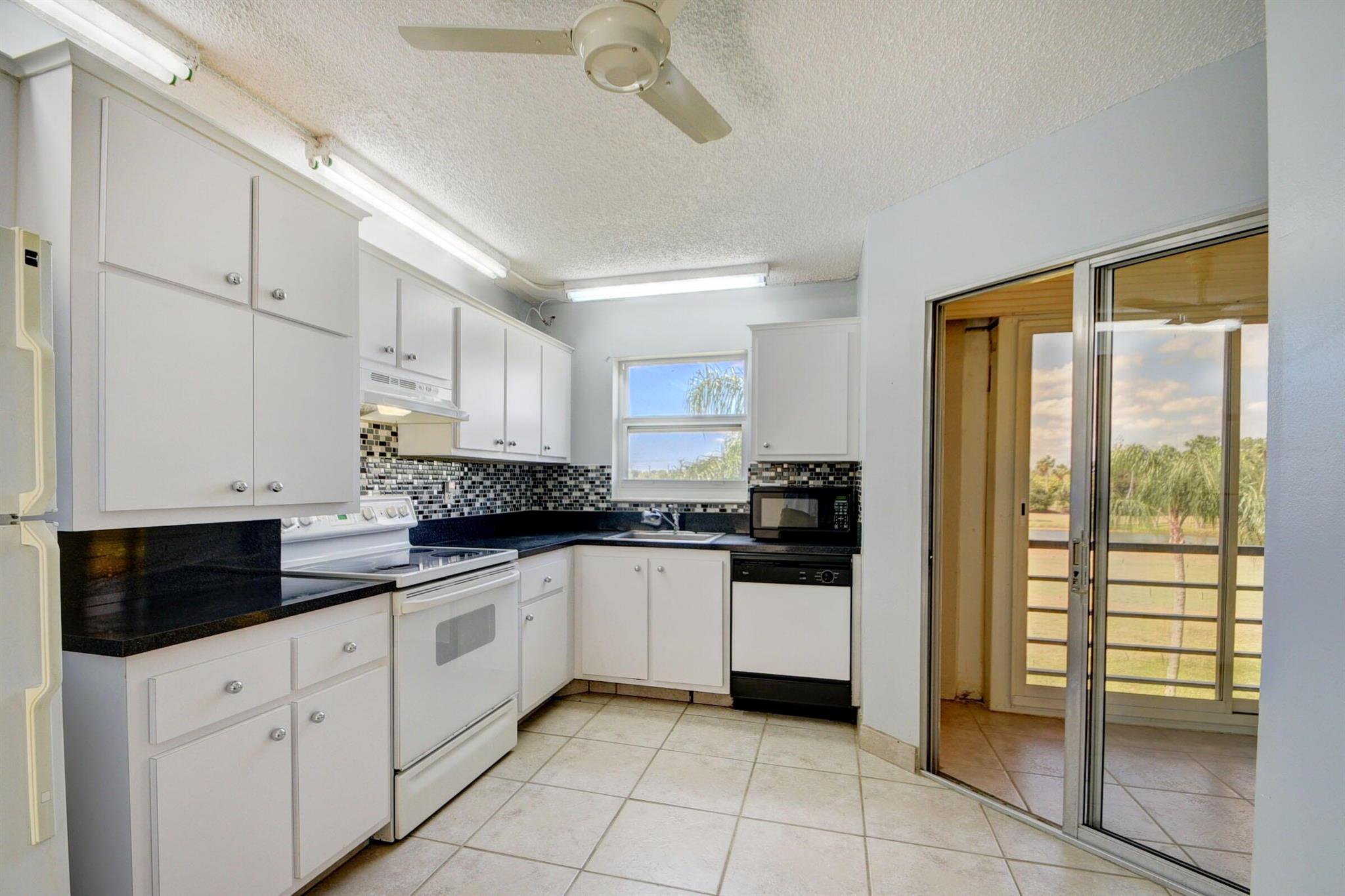 3959 Via Poinciana 301