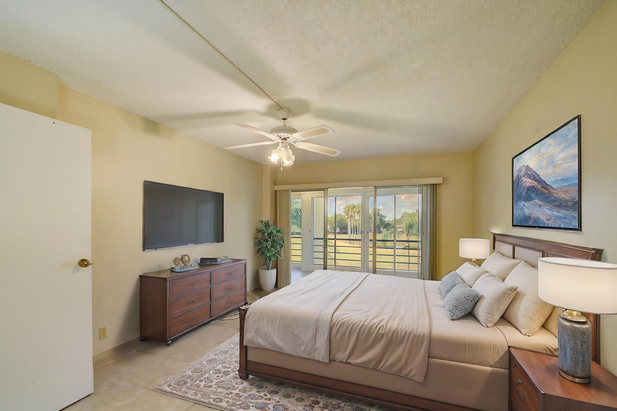 3959 Via Poinciana 301