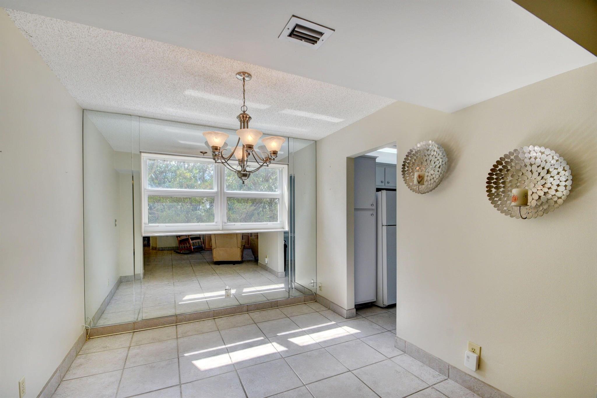 3959 Via Poinciana 301
