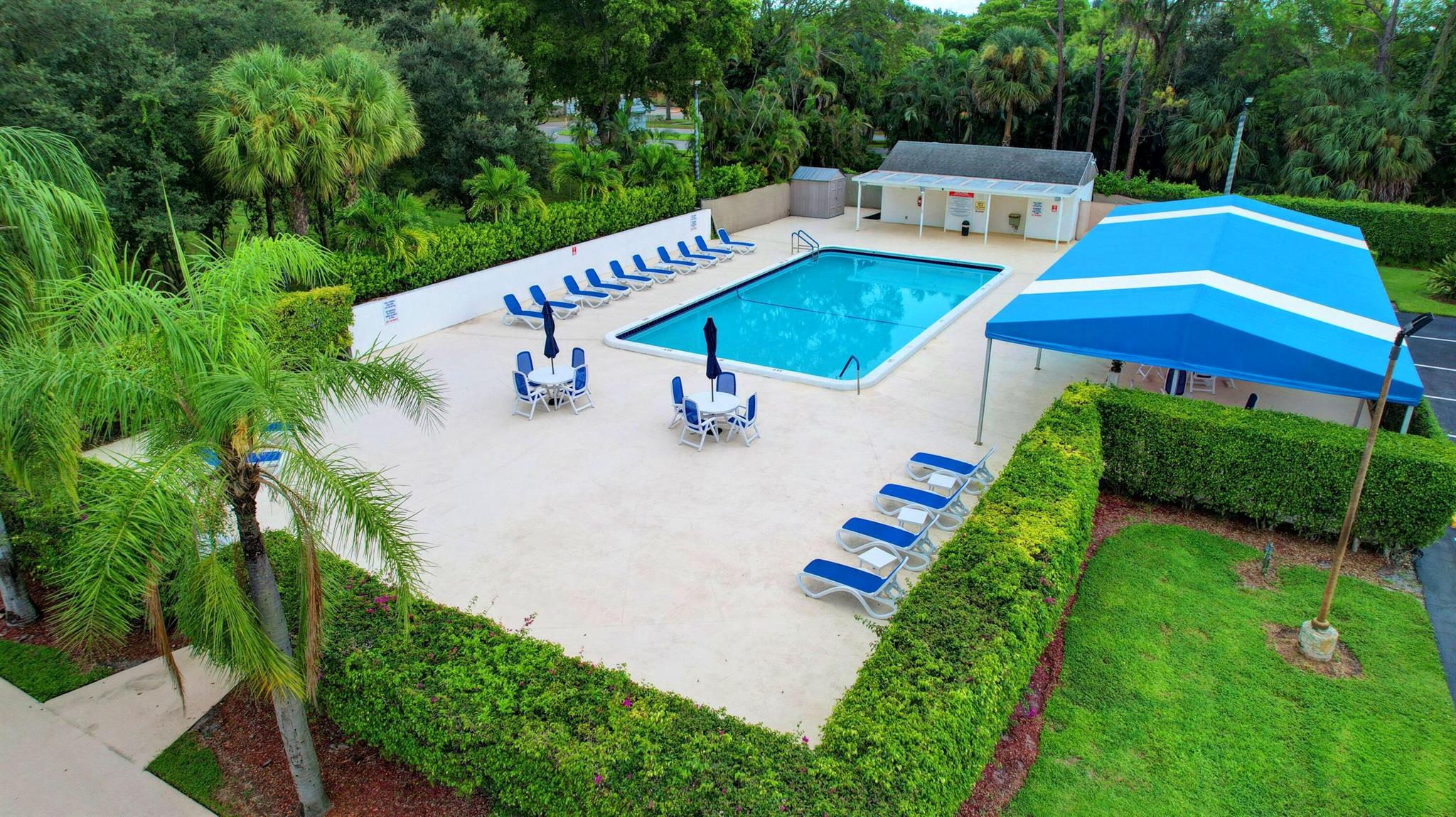 3959 Via Poinciana 301