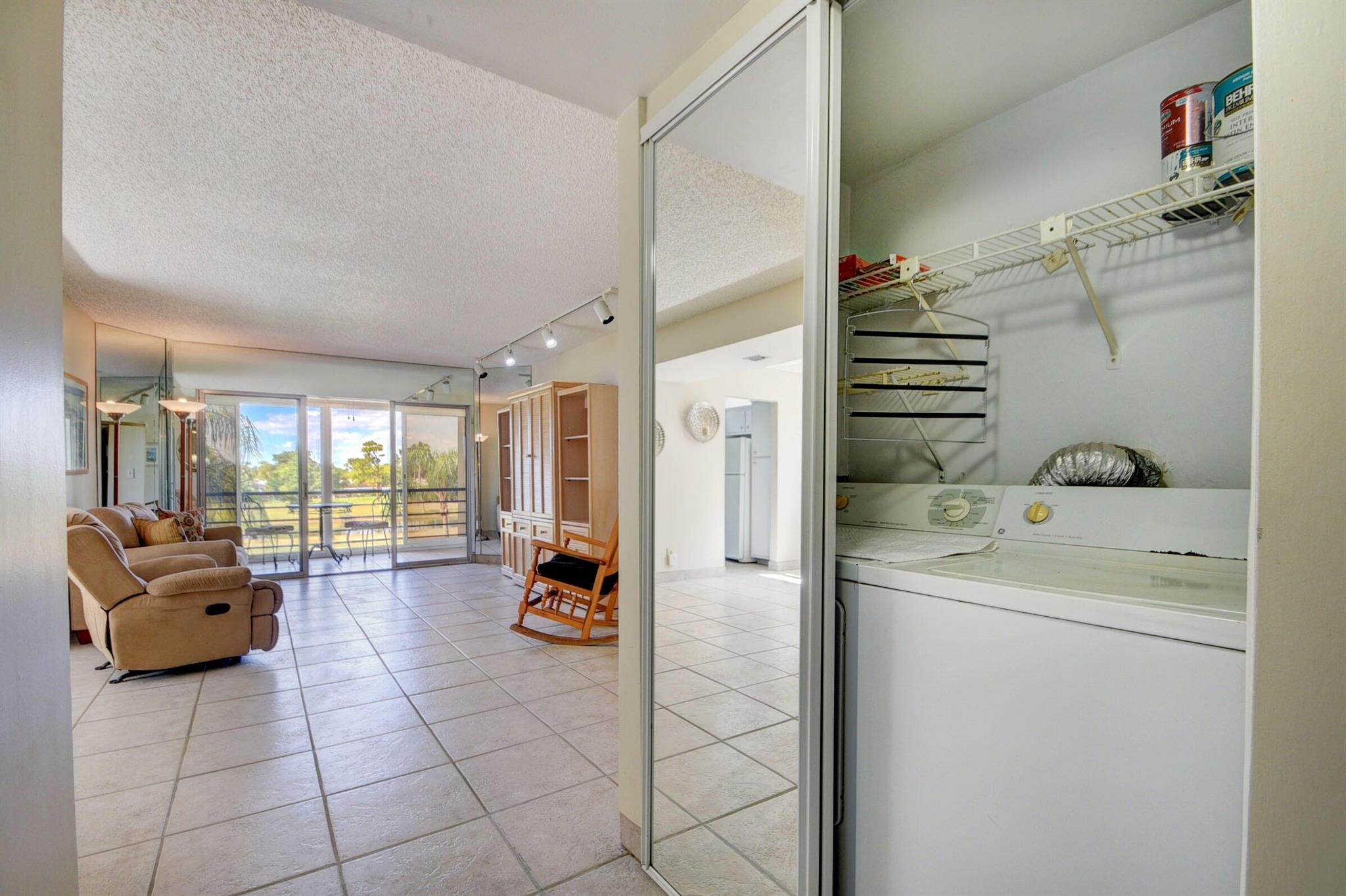 3959 Via Poinciana 301