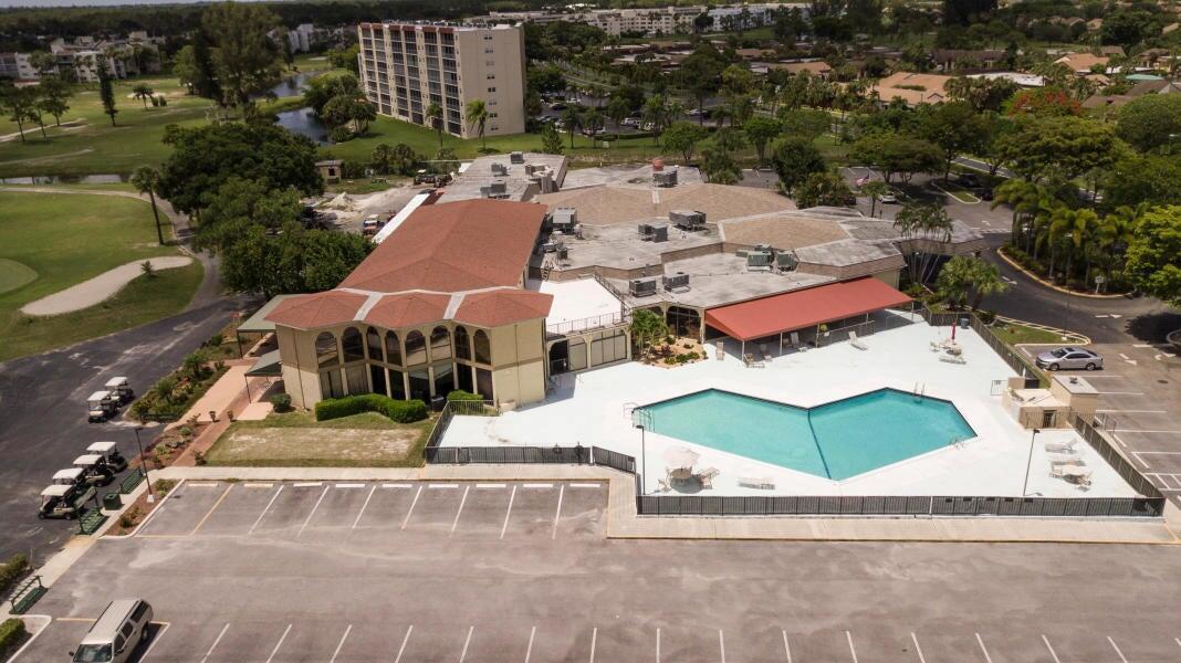 3959 Via Poinciana 301