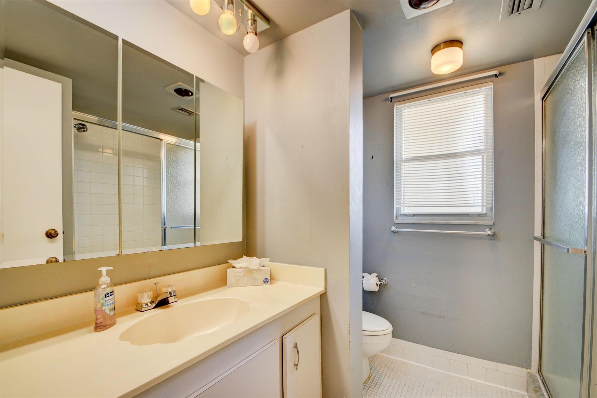 3959 Via Poinciana 301