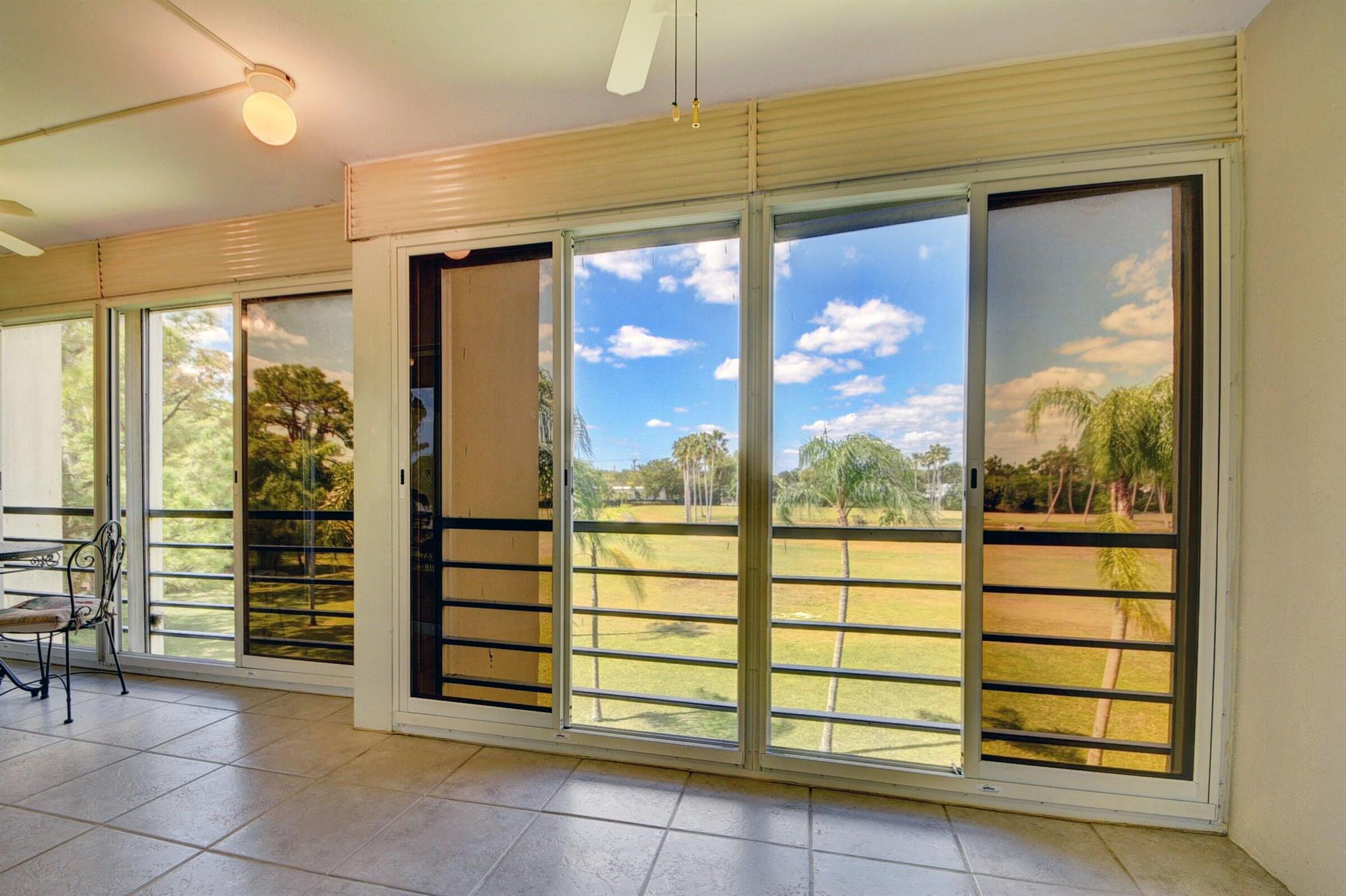 3959 Via Poinciana 301