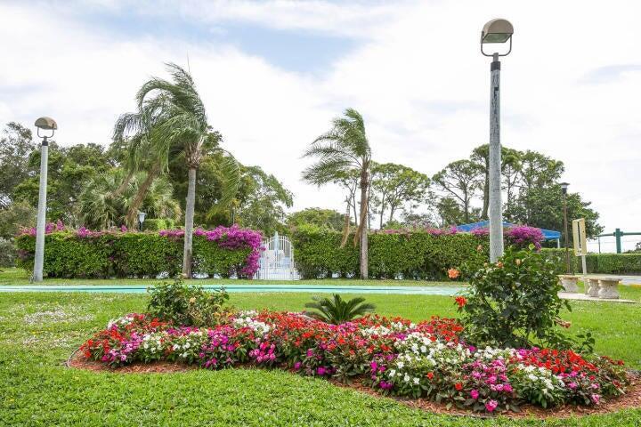 3959 Via Poinciana 301